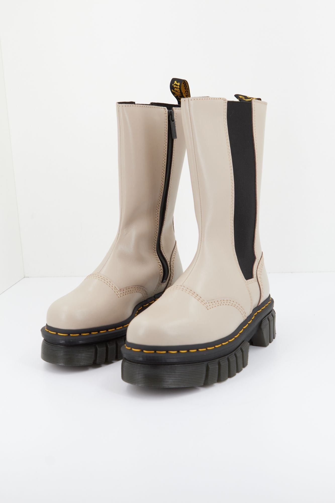 DR. MARTENS AUDRICK CHELSEA TALL en color MARRON (2)