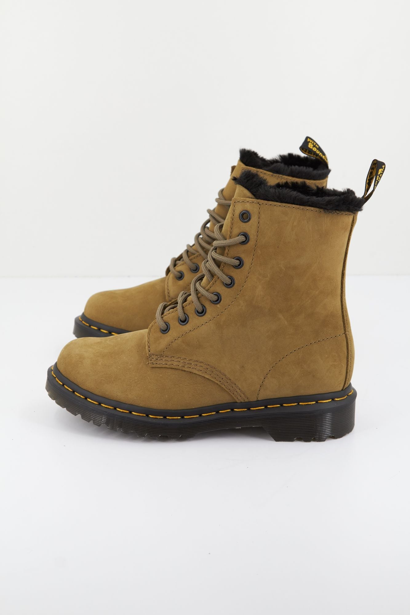 DR. MARTENS 1460 SERENA en color VERDE (1)