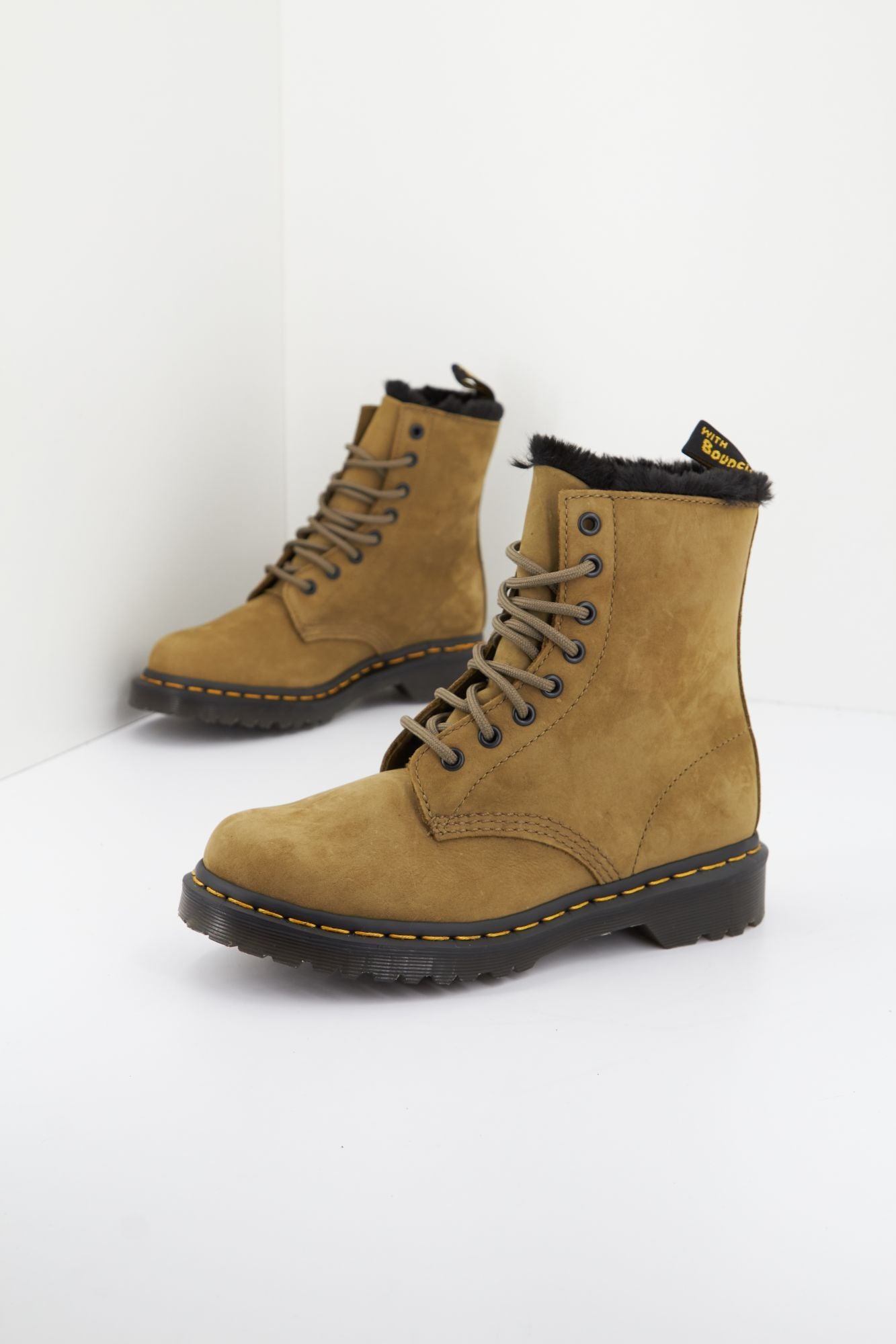 DR. MARTENS 1460 SERENA en color VERDE (2)