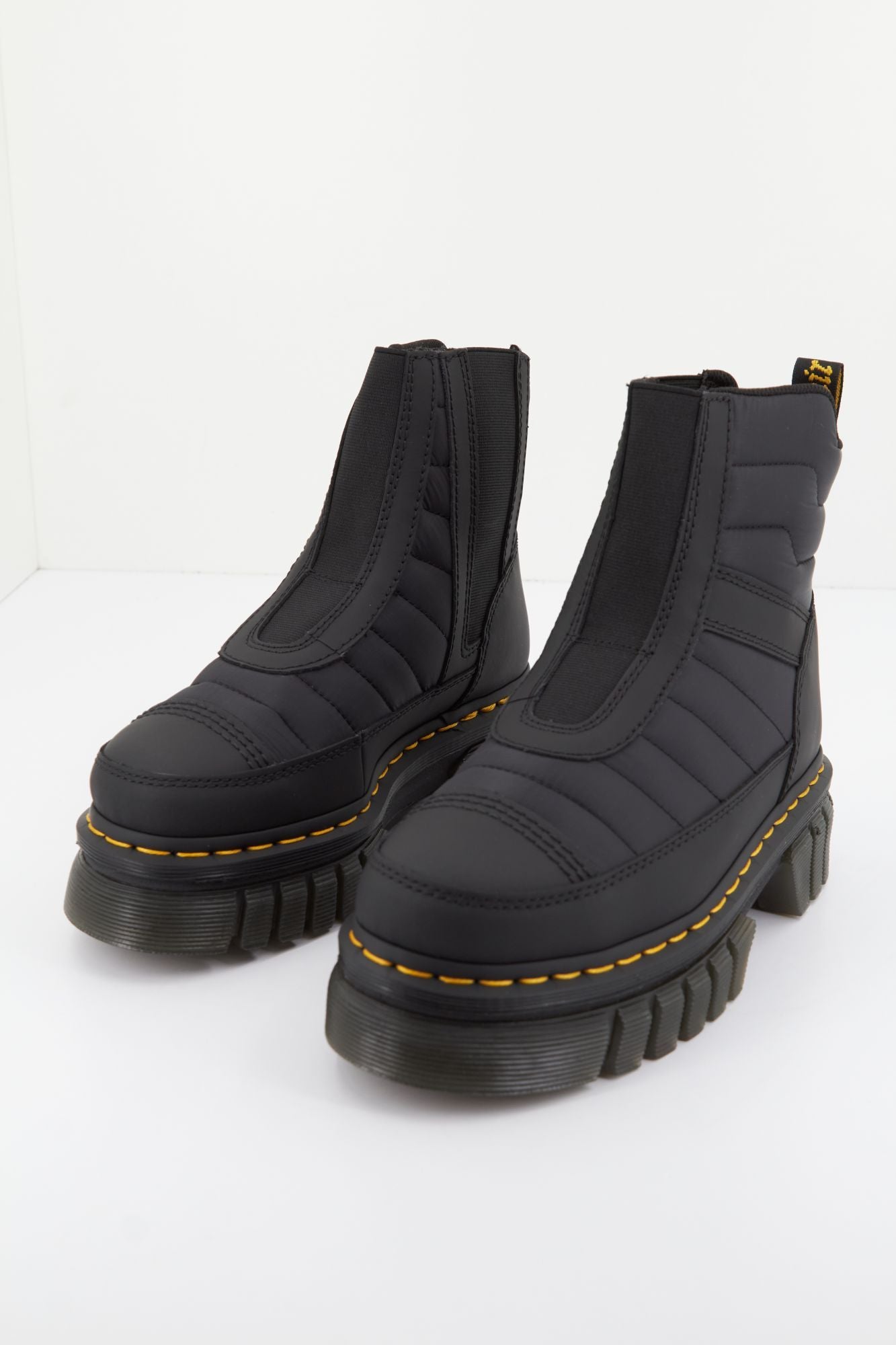 DR. MARTENS AUDRICK CHELSEA QLTD en color NEGRO (3)