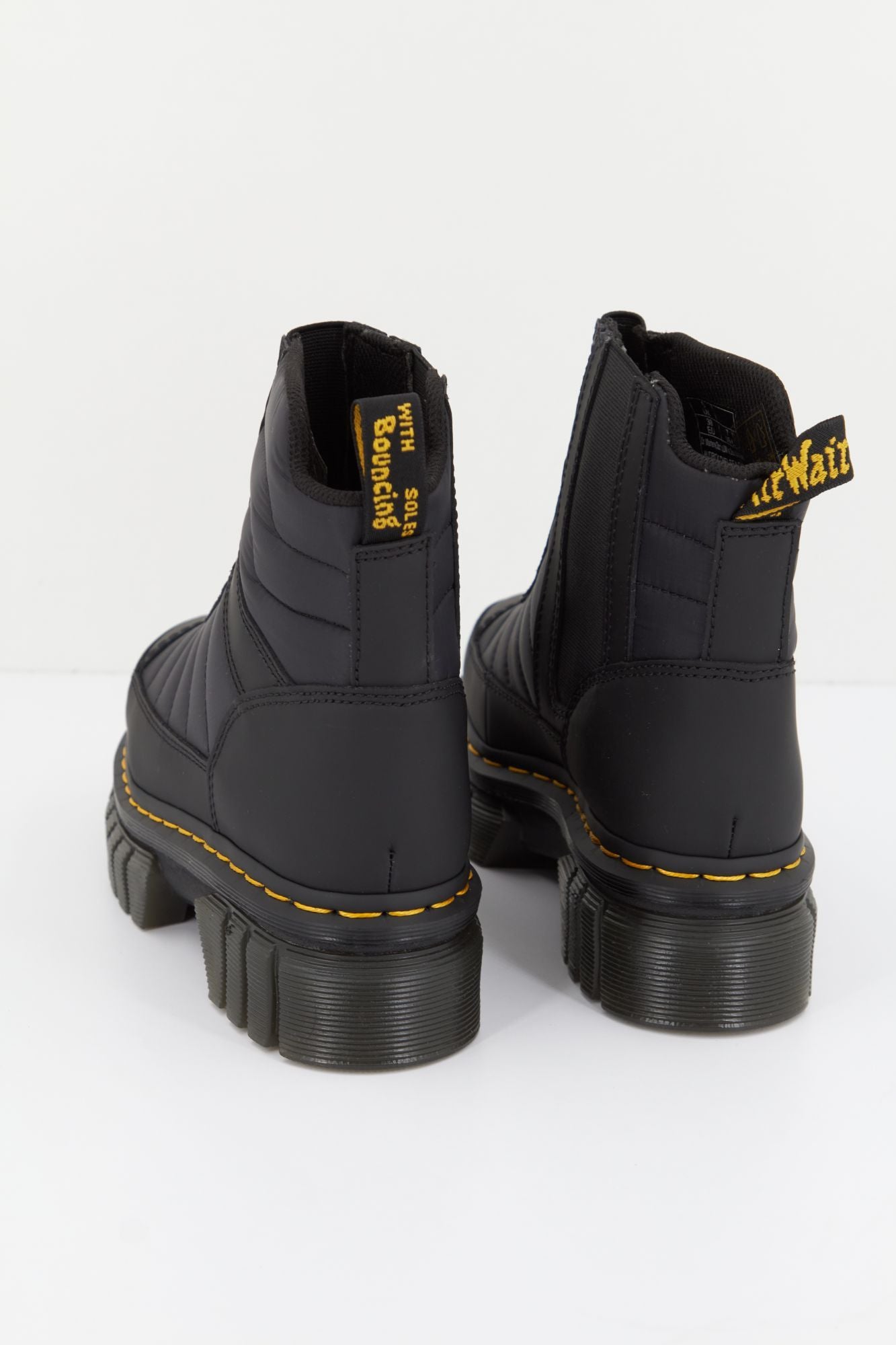 DR. MARTENS AUDRICK CHELSEA QLTD en color NEGRO (4)