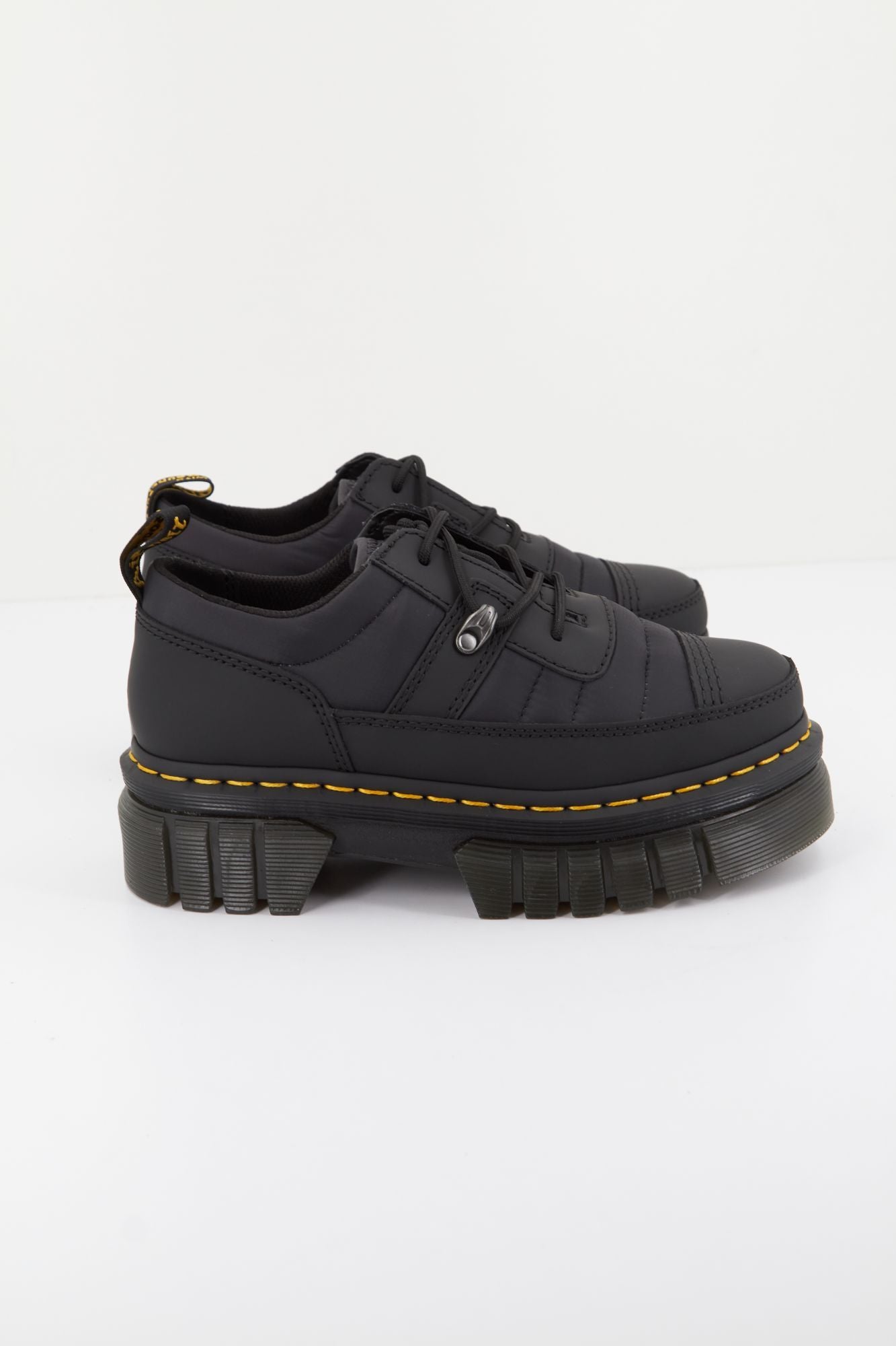 DR. MARTENS AUDRICK 3I SHOE QLTD en color NEGRO (1)