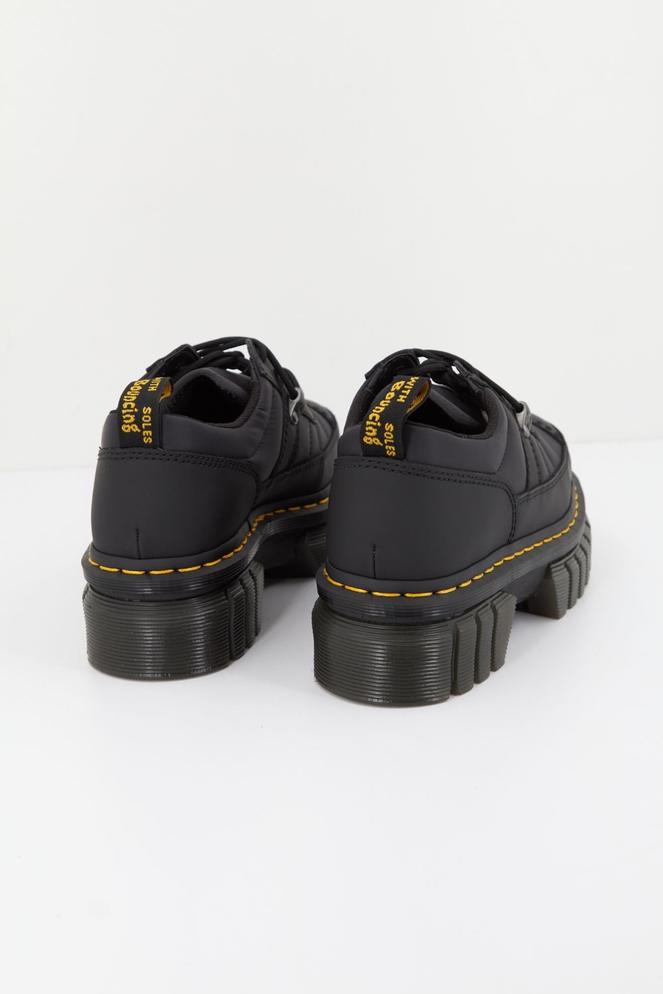 DR. MARTENS AUDRICK 3I SHOE QLTD en color NEGRO (4)