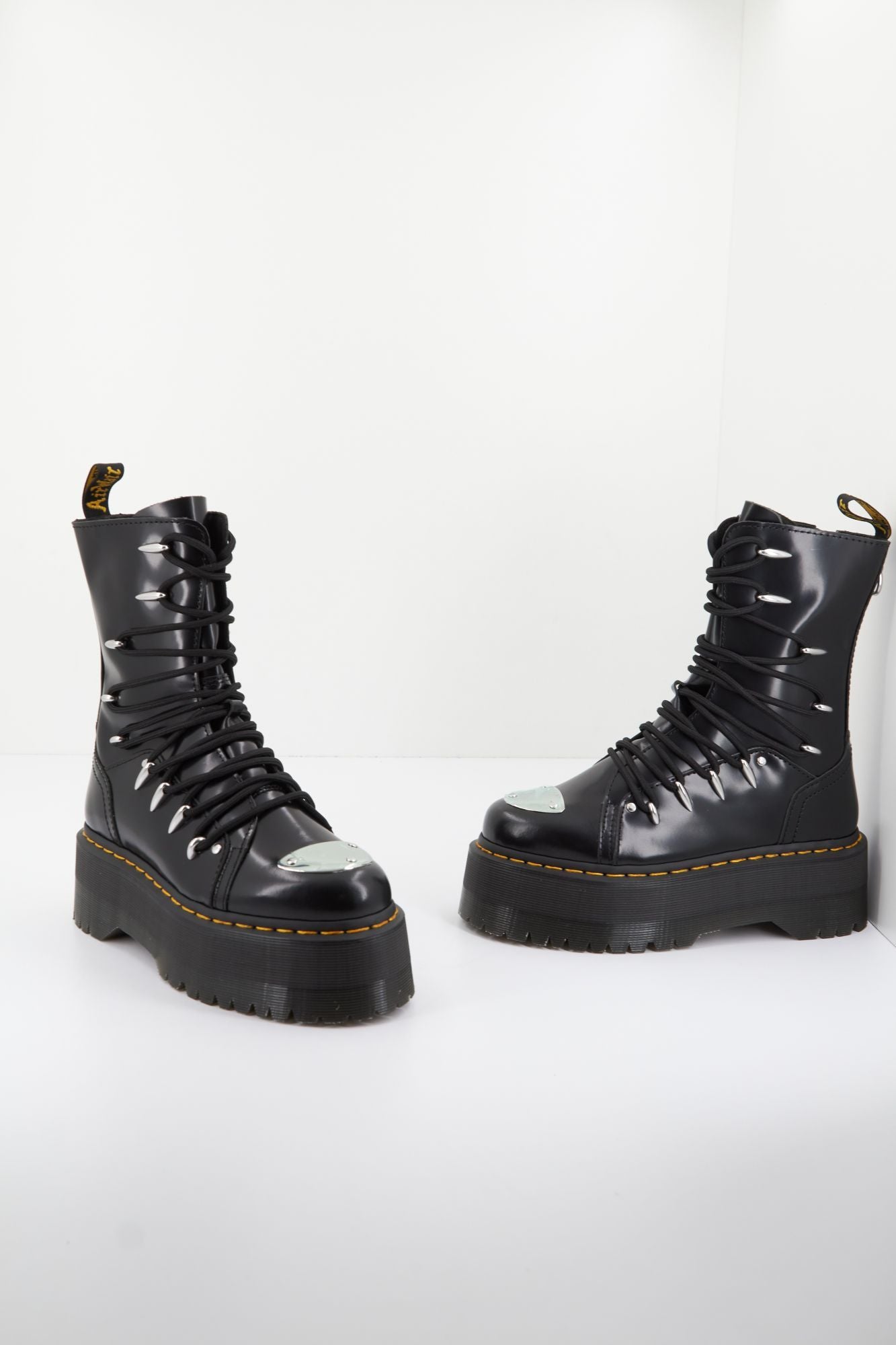 DR. MARTENS JADON HI LTT MAX en color NEGRO (4)