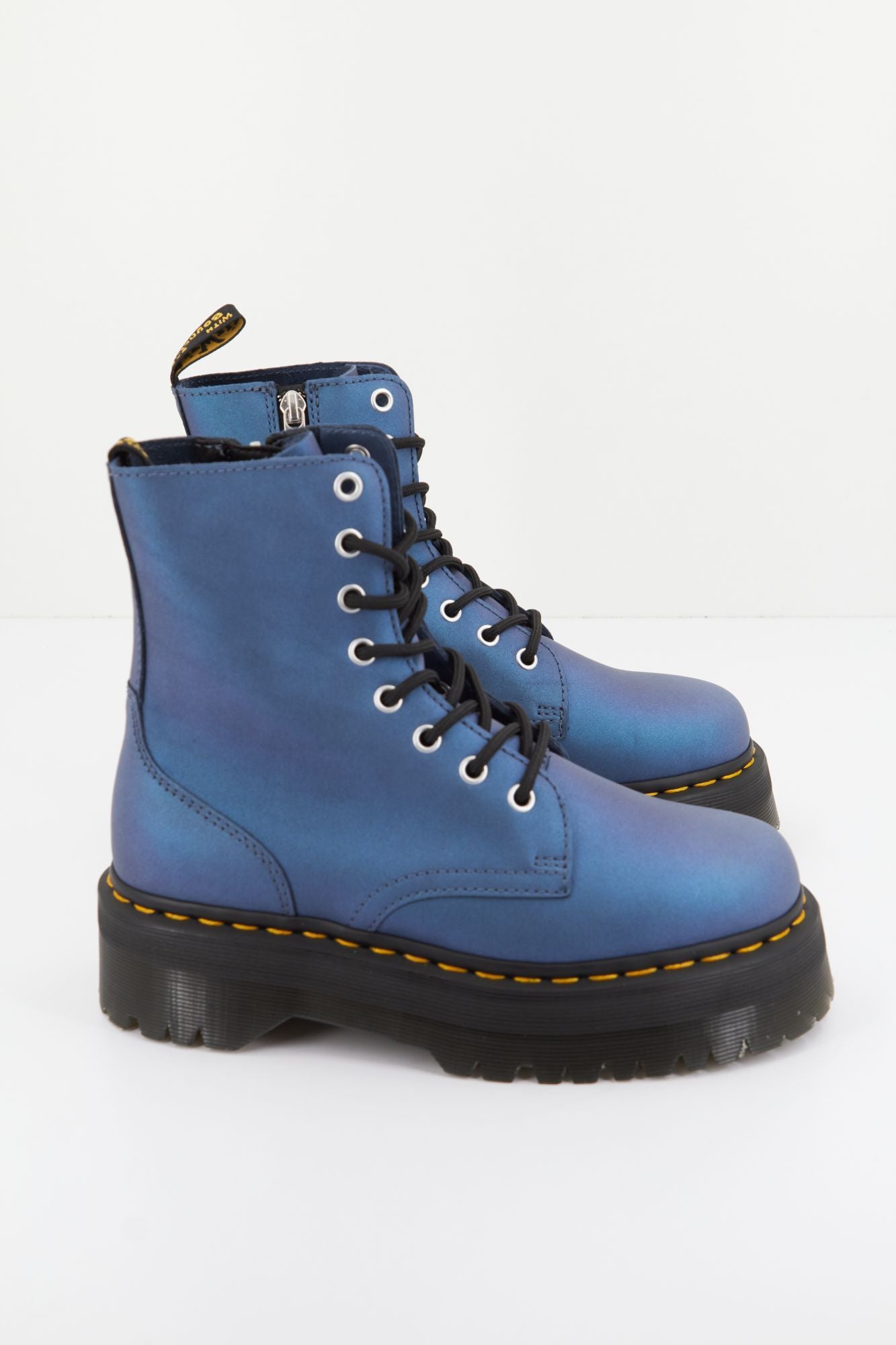 DR. MARTENS JADON PULL UP en color AZUL (1)