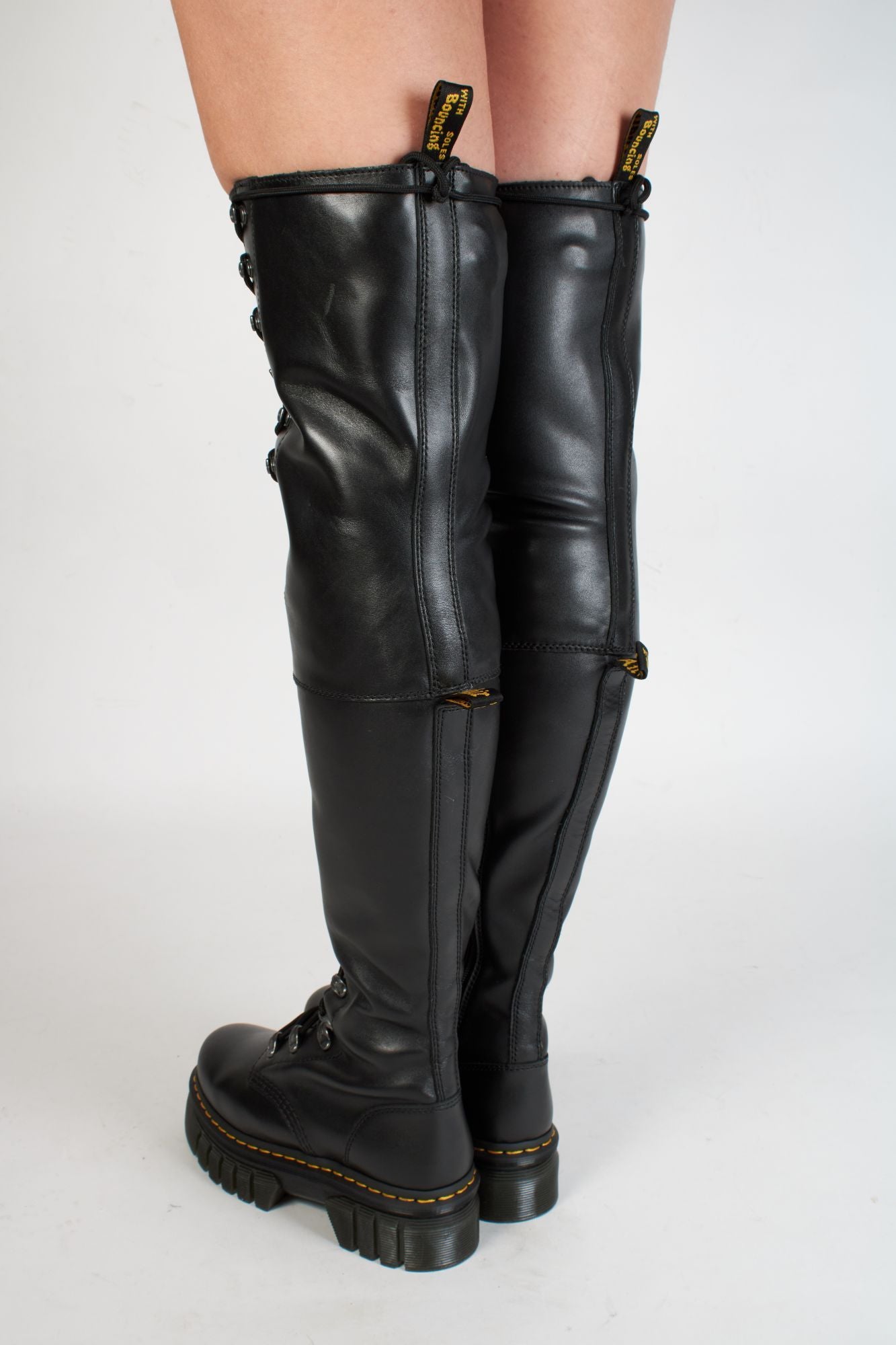 DR. MARTENS AUDRICK 22I XTRM LACE en color NEGRO (3)