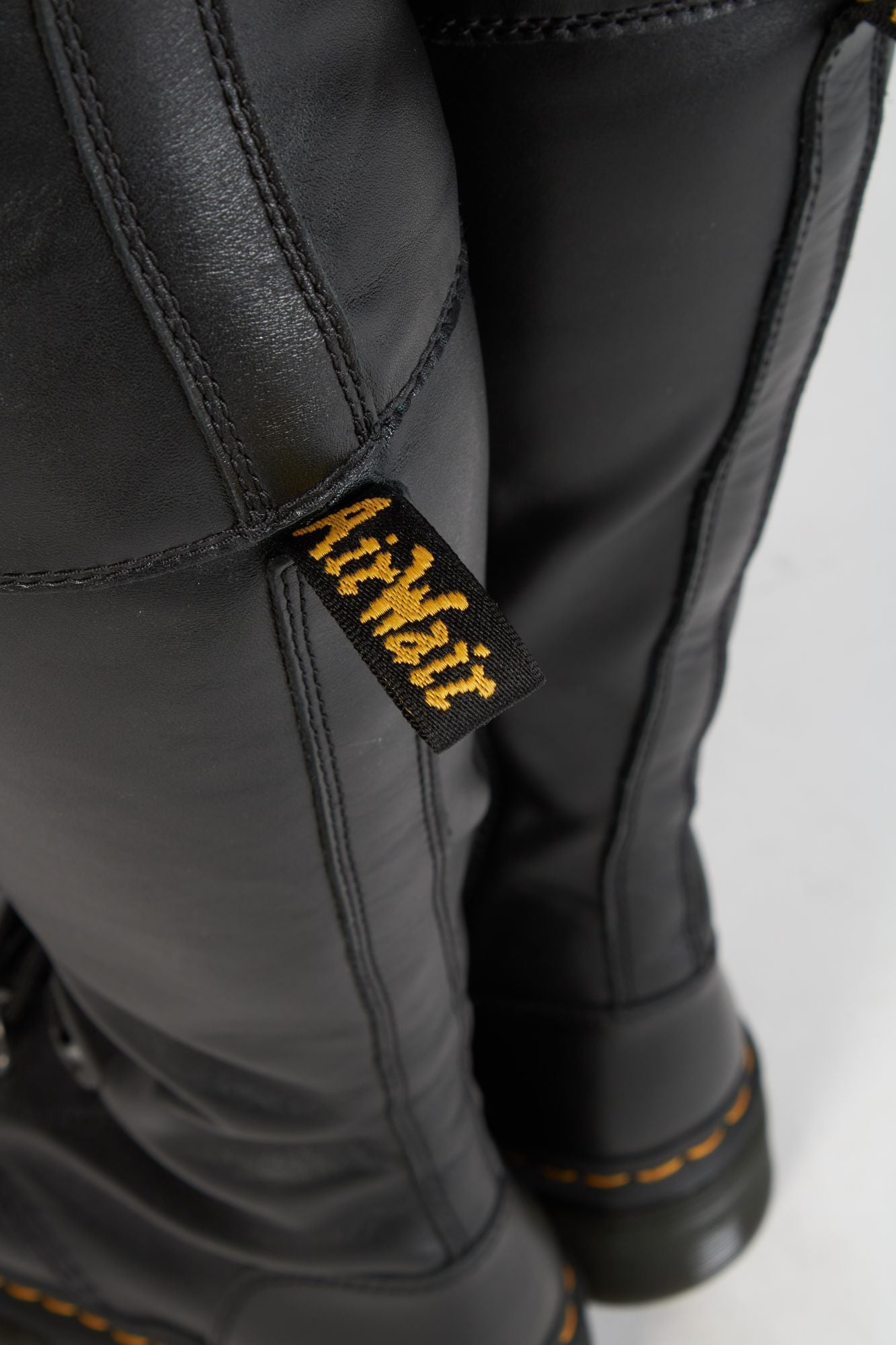 DR. MARTENS AUDRICK 22I XTRM LACE en color NEGRO (4)