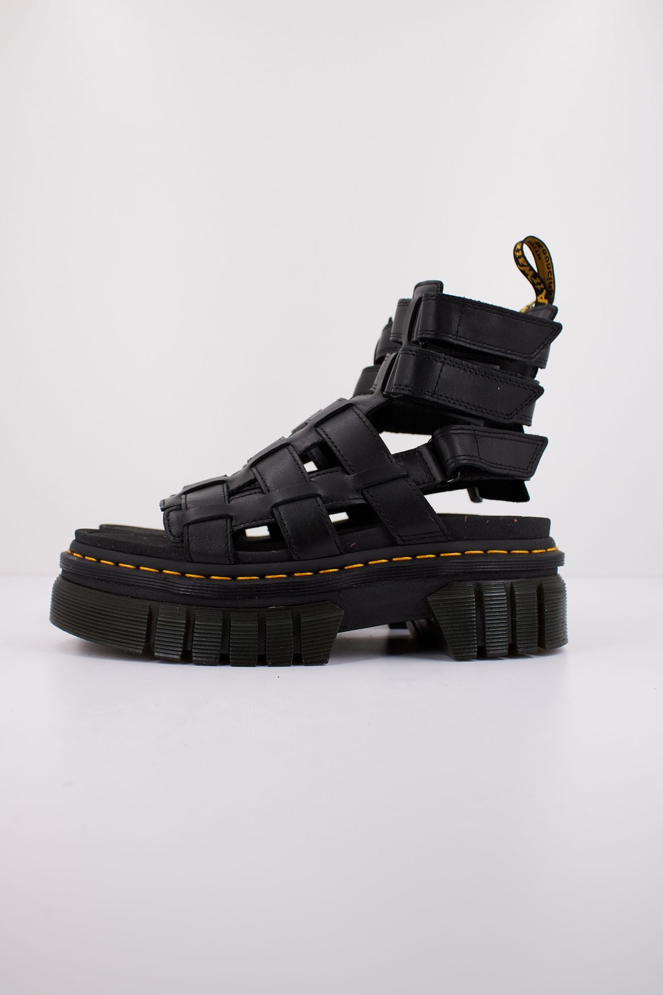 DR. MARTENS RICKI GLADIATOR en color NEGRO (1)