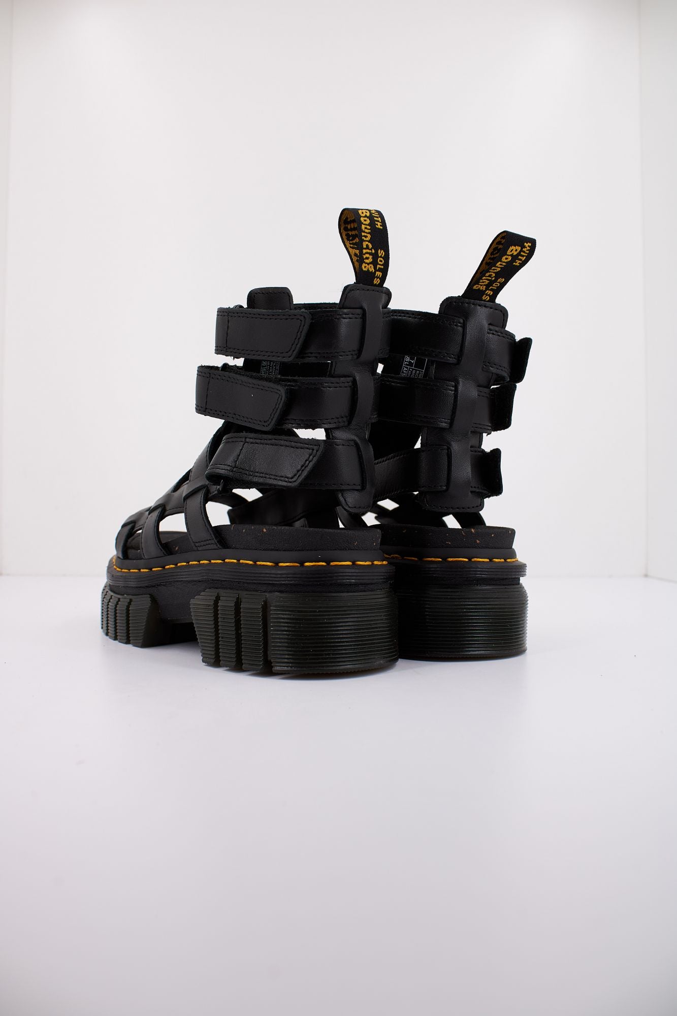 DR. MARTENS RICKI GLADIATOR en color NEGRO (3)