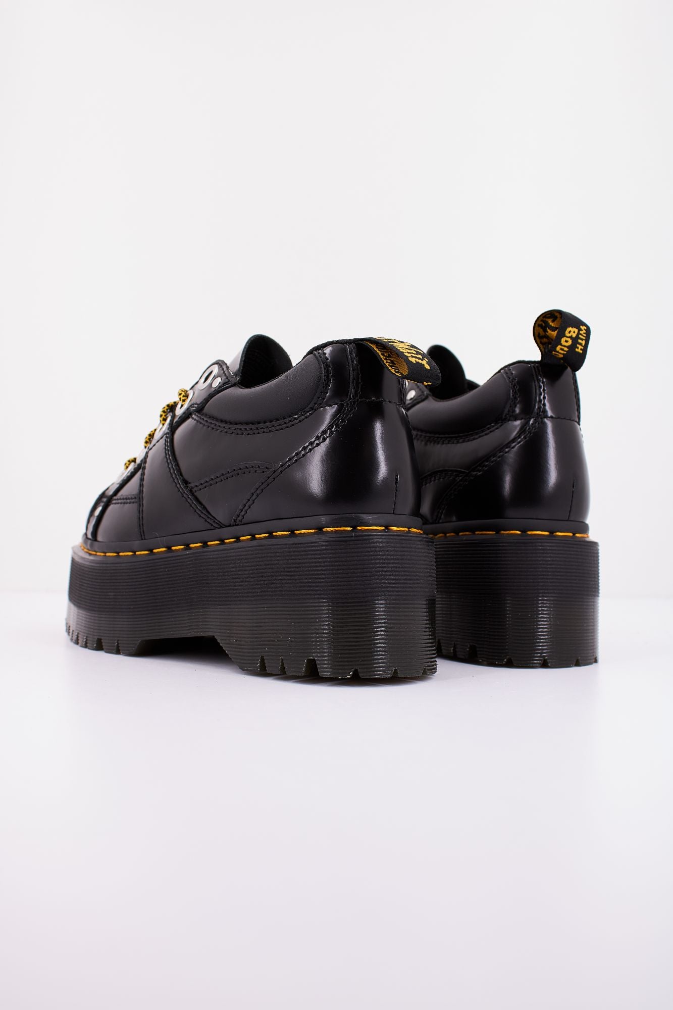 DR. MARTENS QUAD MAX en color NEGRO (3)