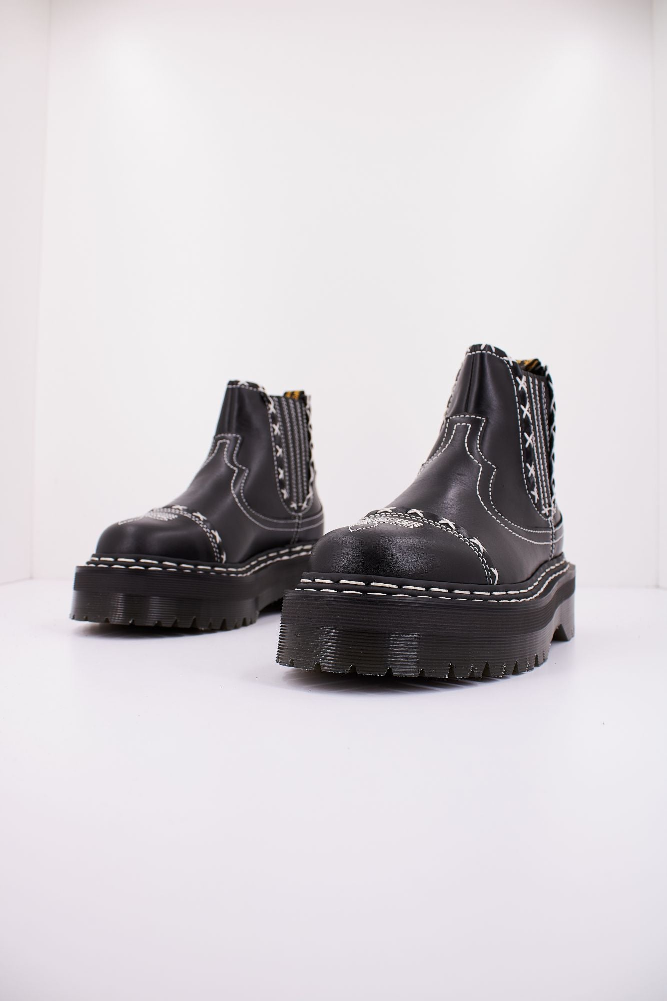 DR. MARTENS QUAD GA en color NEGRO (2)