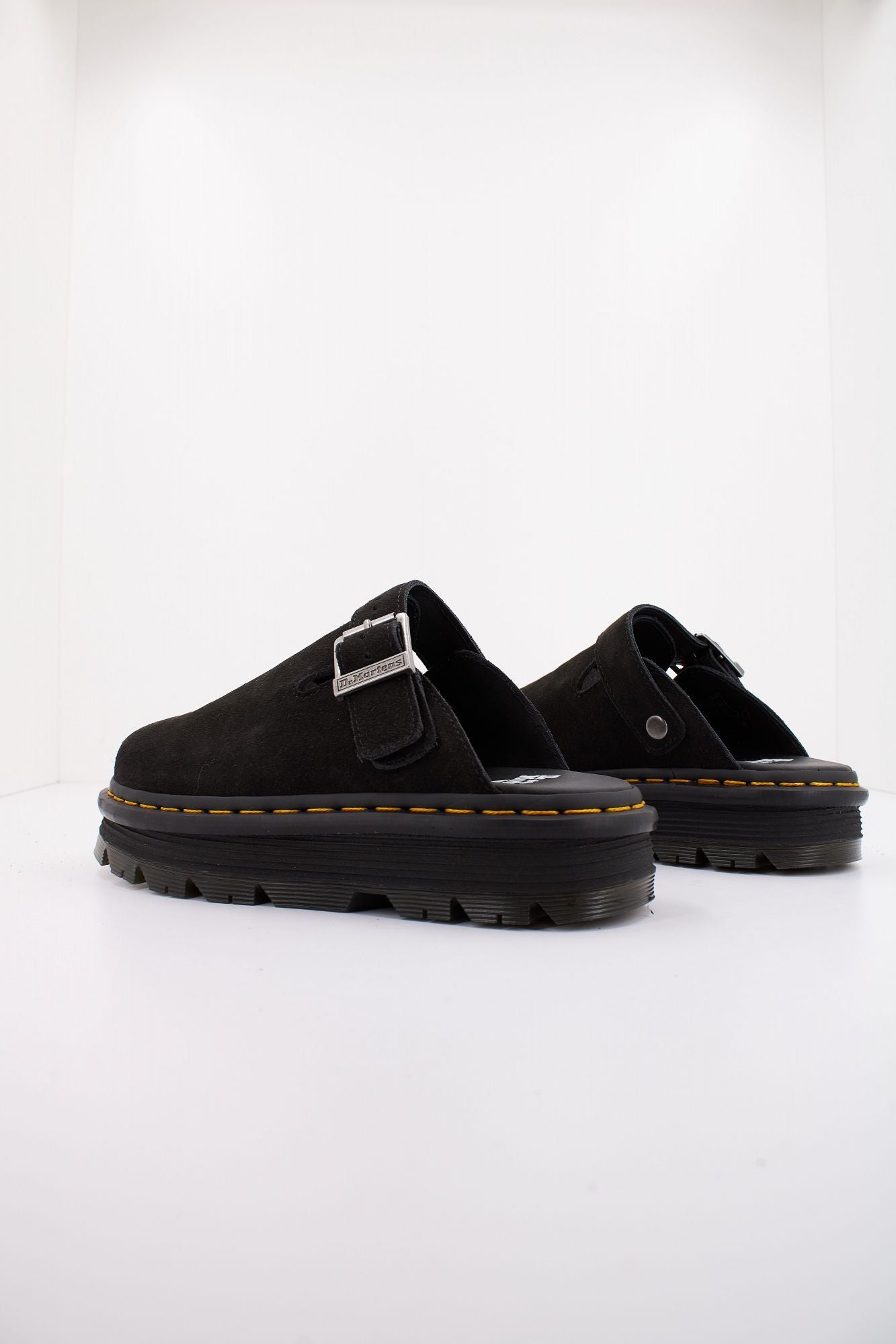 DR. MARTENS DM ZEBZAG en color NEGRO (3)