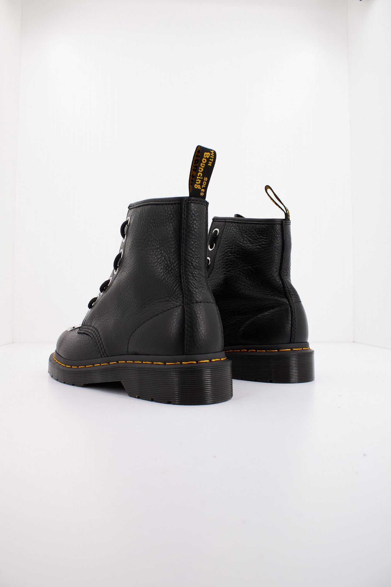 DR. MARTENS DM 1460 MP en color NEGRO (3)