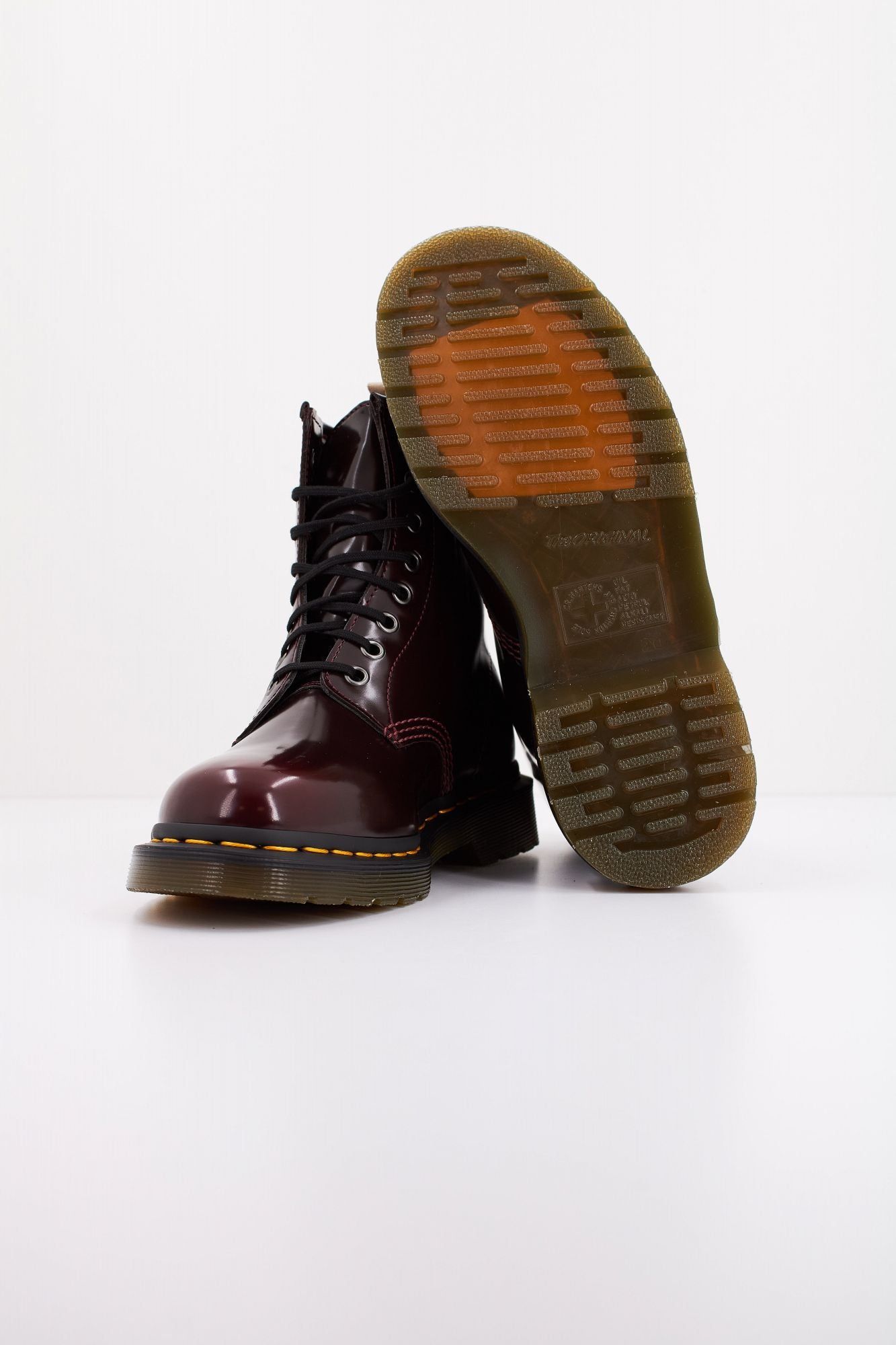 DR. MARTENS VEGAN 1460 en color ROJO (5)