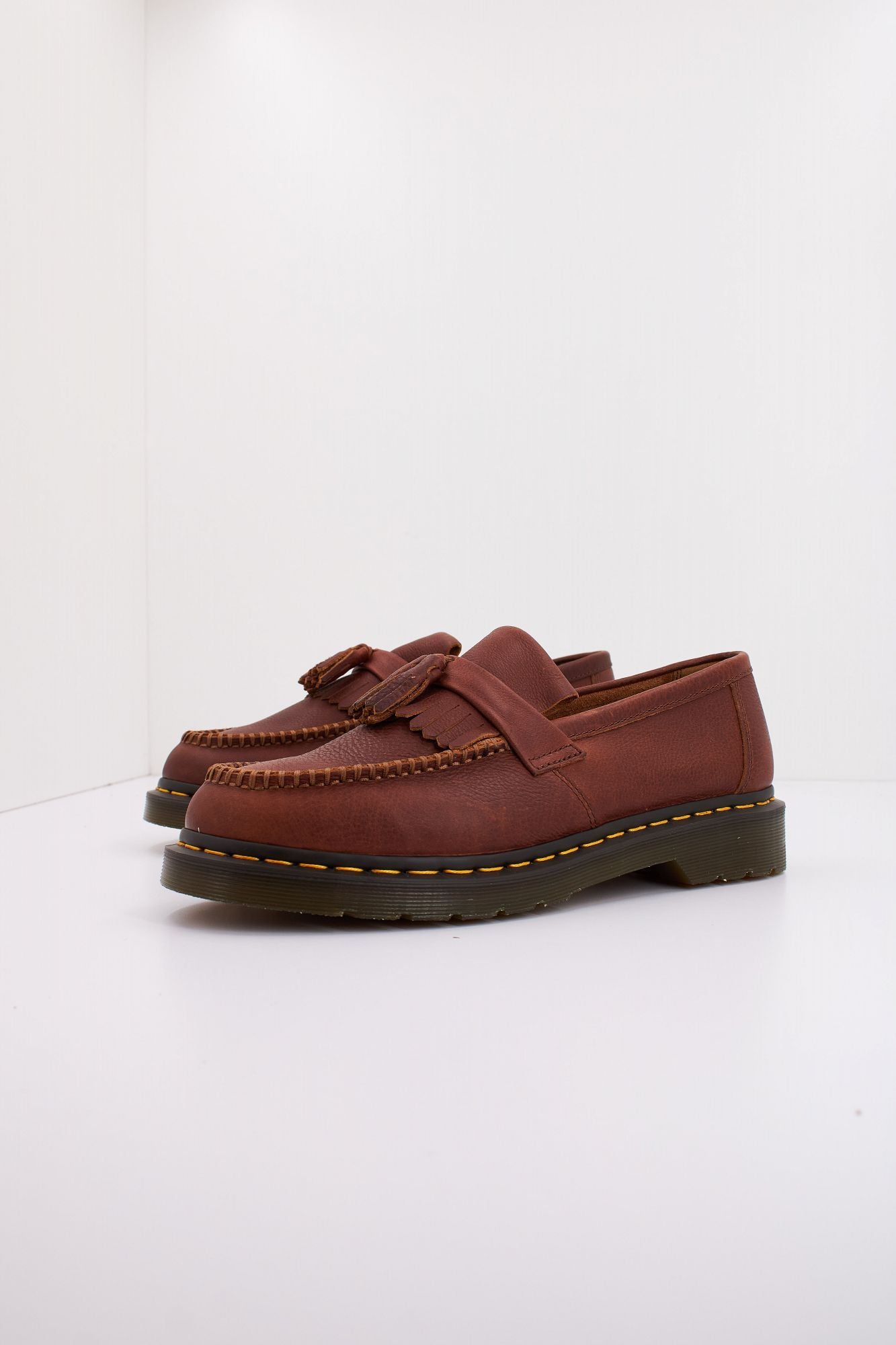 DR. MARTENS ADRIAN YS en color MARRON (2)