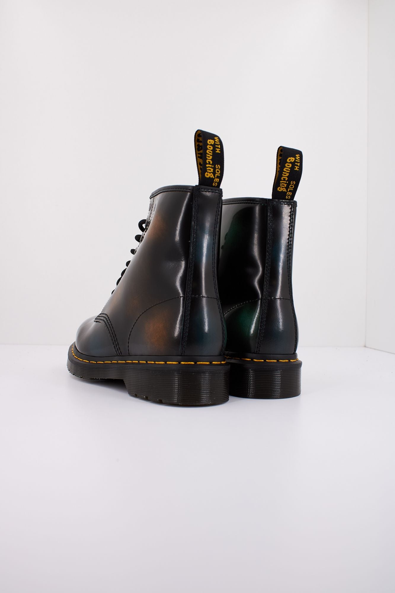 DR. MARTENS 1460 en color NEGRO (4)