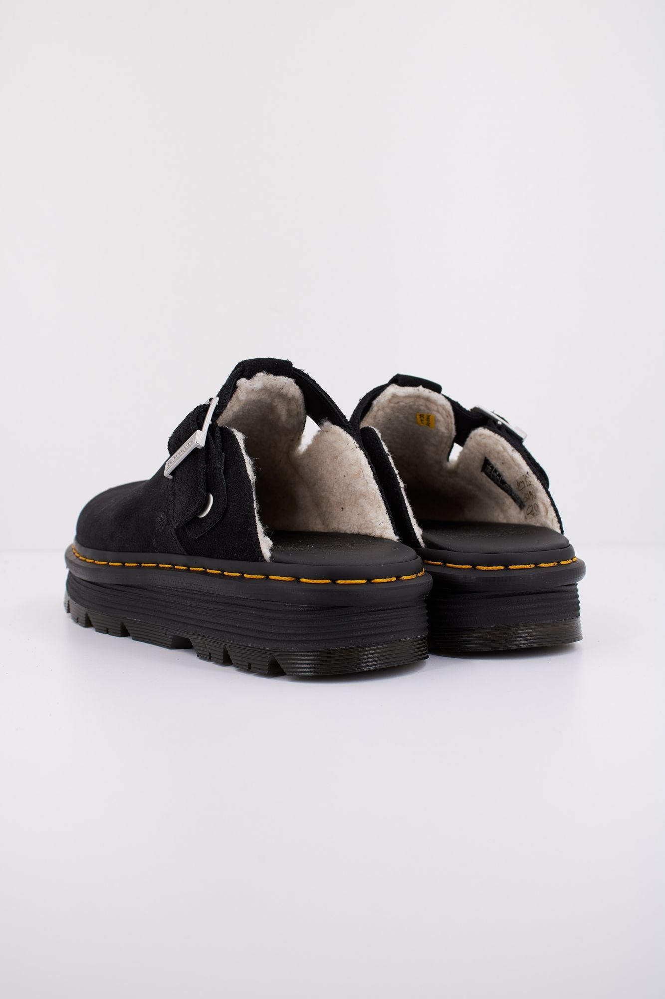 DR. MARTENS  ZEBZAG MULE WL en color NEGRO (4)