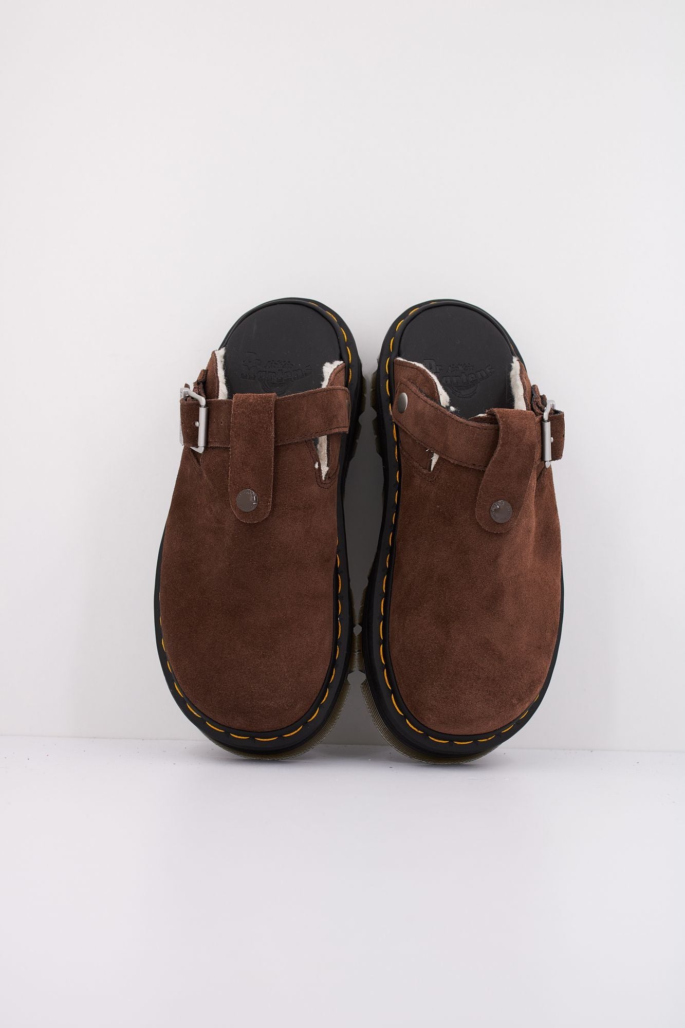 DR. MARTENS  ZEBZAG MULE WL en color MARRON (3)
