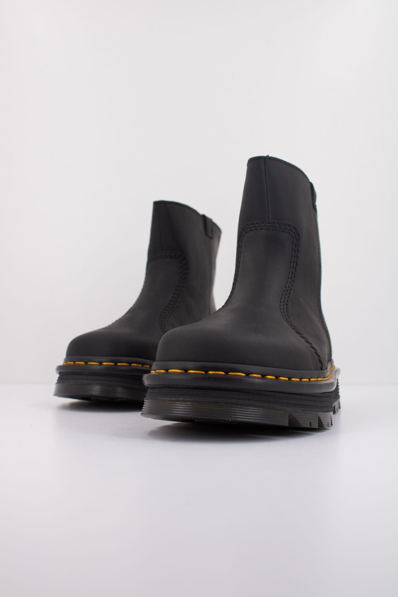 DR. MARTENS ZEBZAG RIGGER en color NEGRO (2)