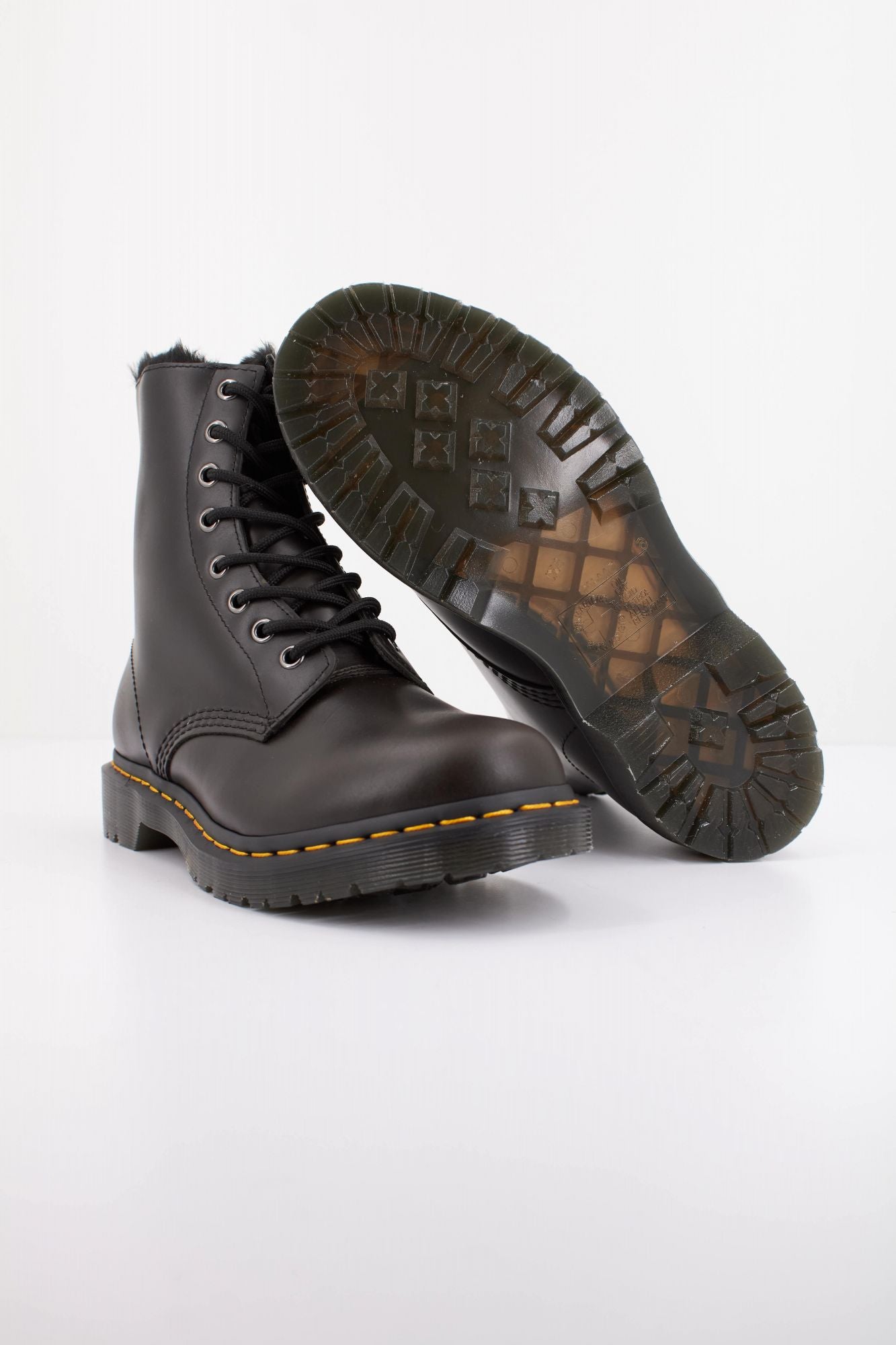 DR. MARTENS  SERENA  en color NEGRO (4)