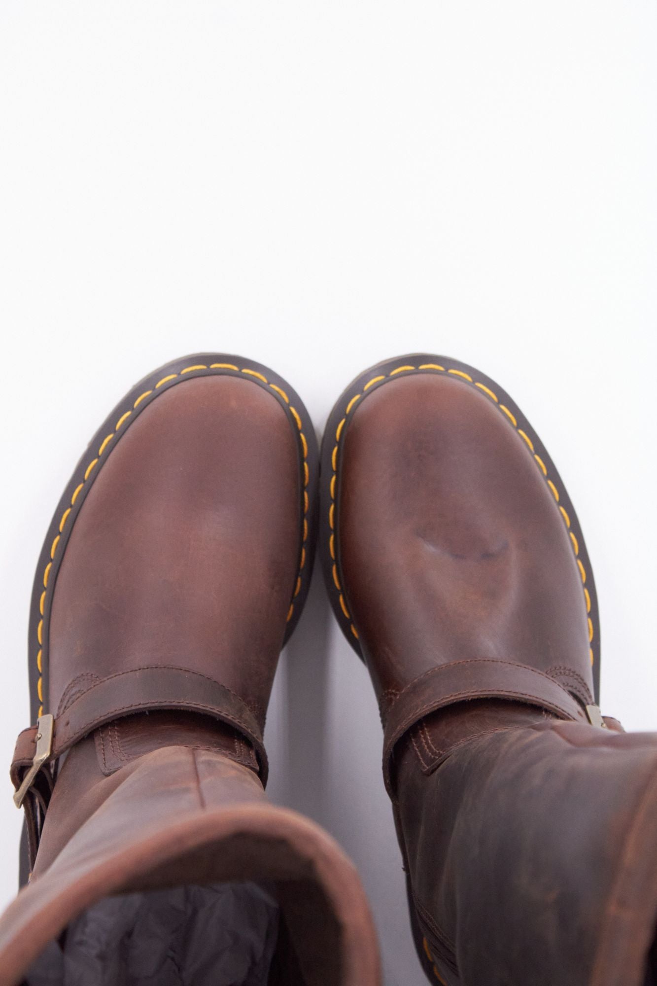 DR. MARTENS  ANISTONE BKR  en color MARRON (3)