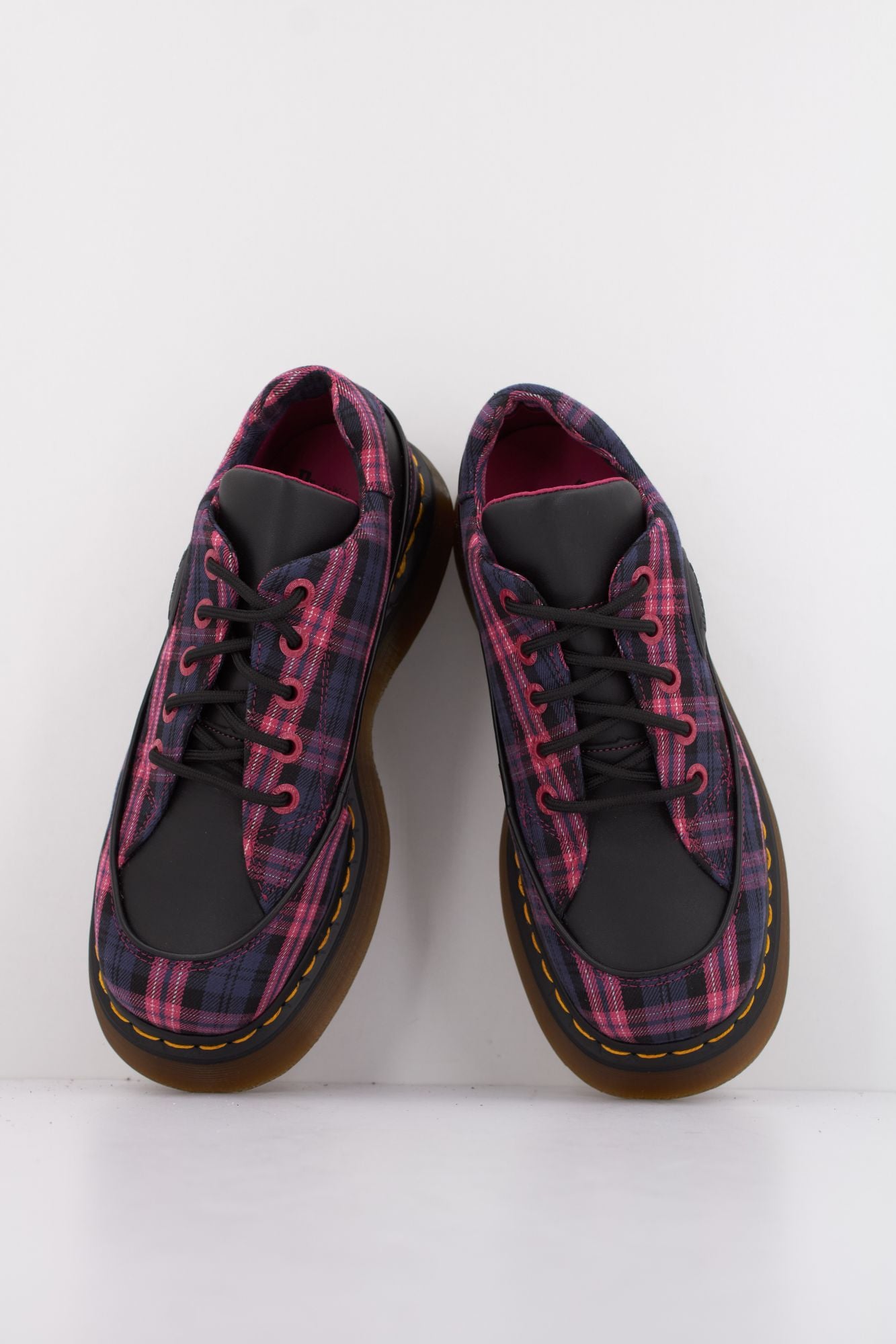 DR. MARTENS BUZZ 5I en color ROSA (3)