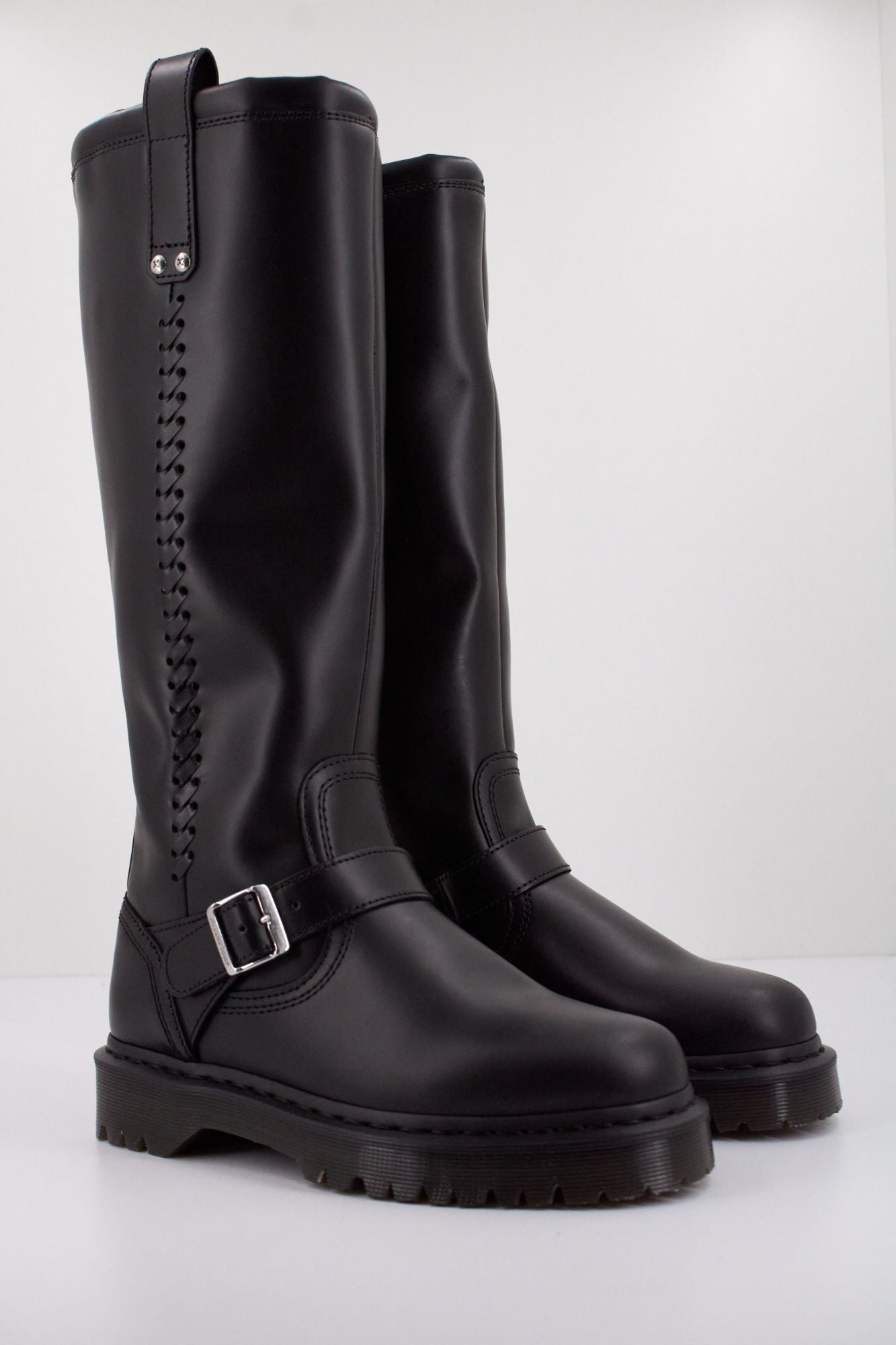 DR. MARTENS ANISTONE BKR en color NEGRO (2)