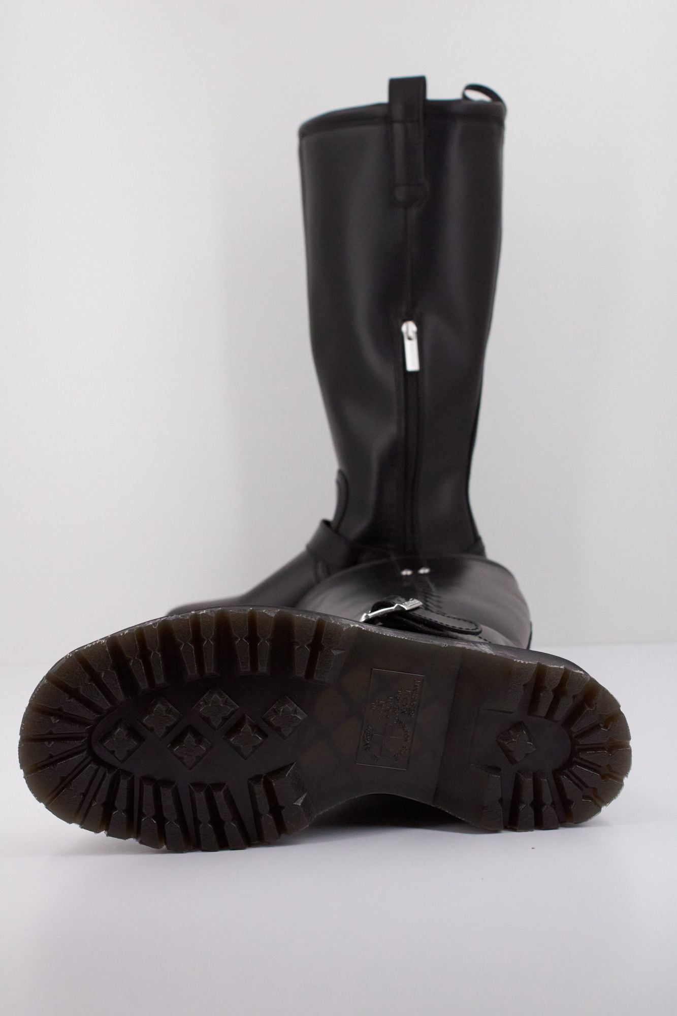 DR. MARTENS ANISTONE BKR en color NEGRO (5)