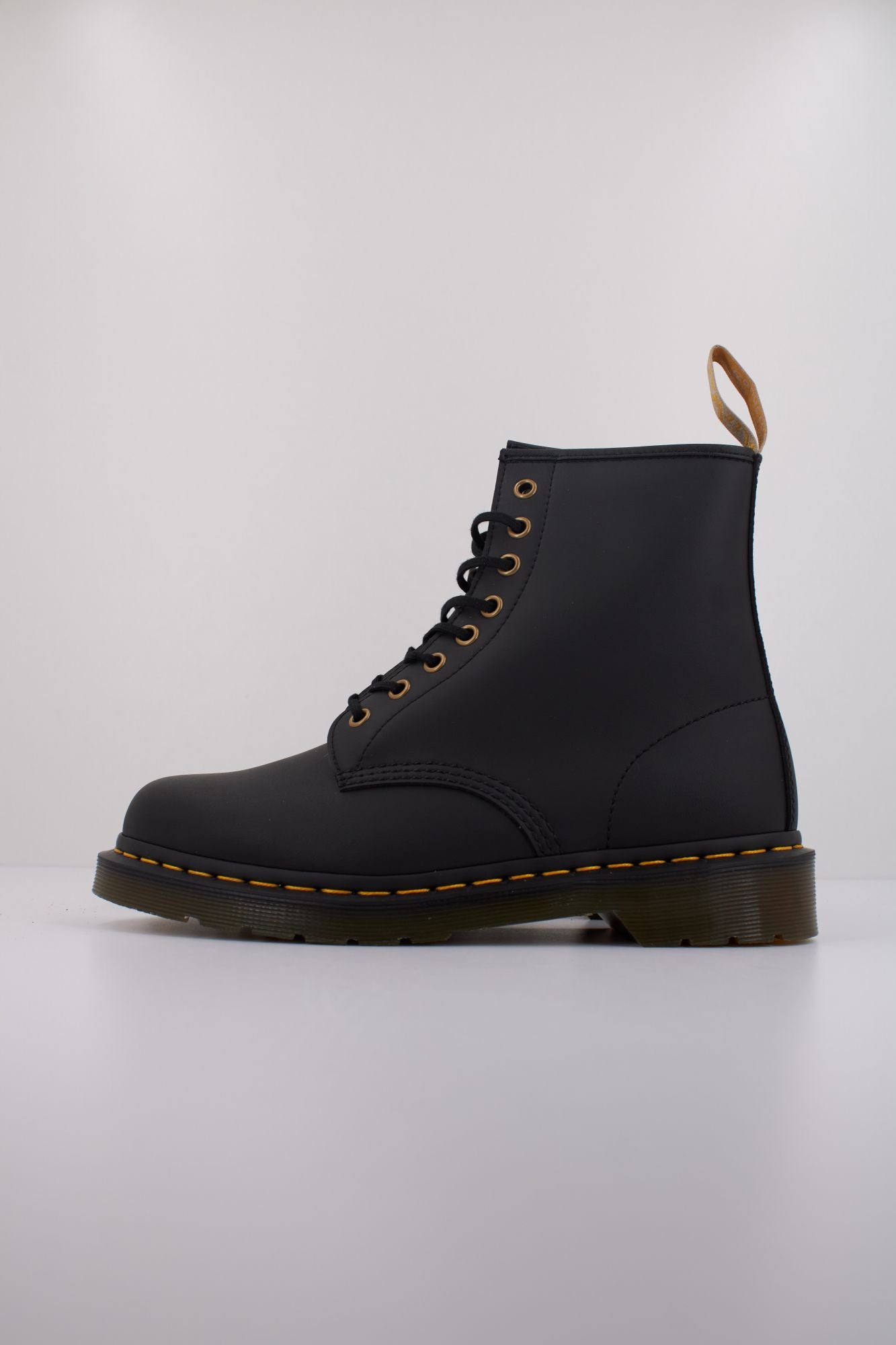 DR. MARTENS VEGAN 1460 en color NEGRO (1)