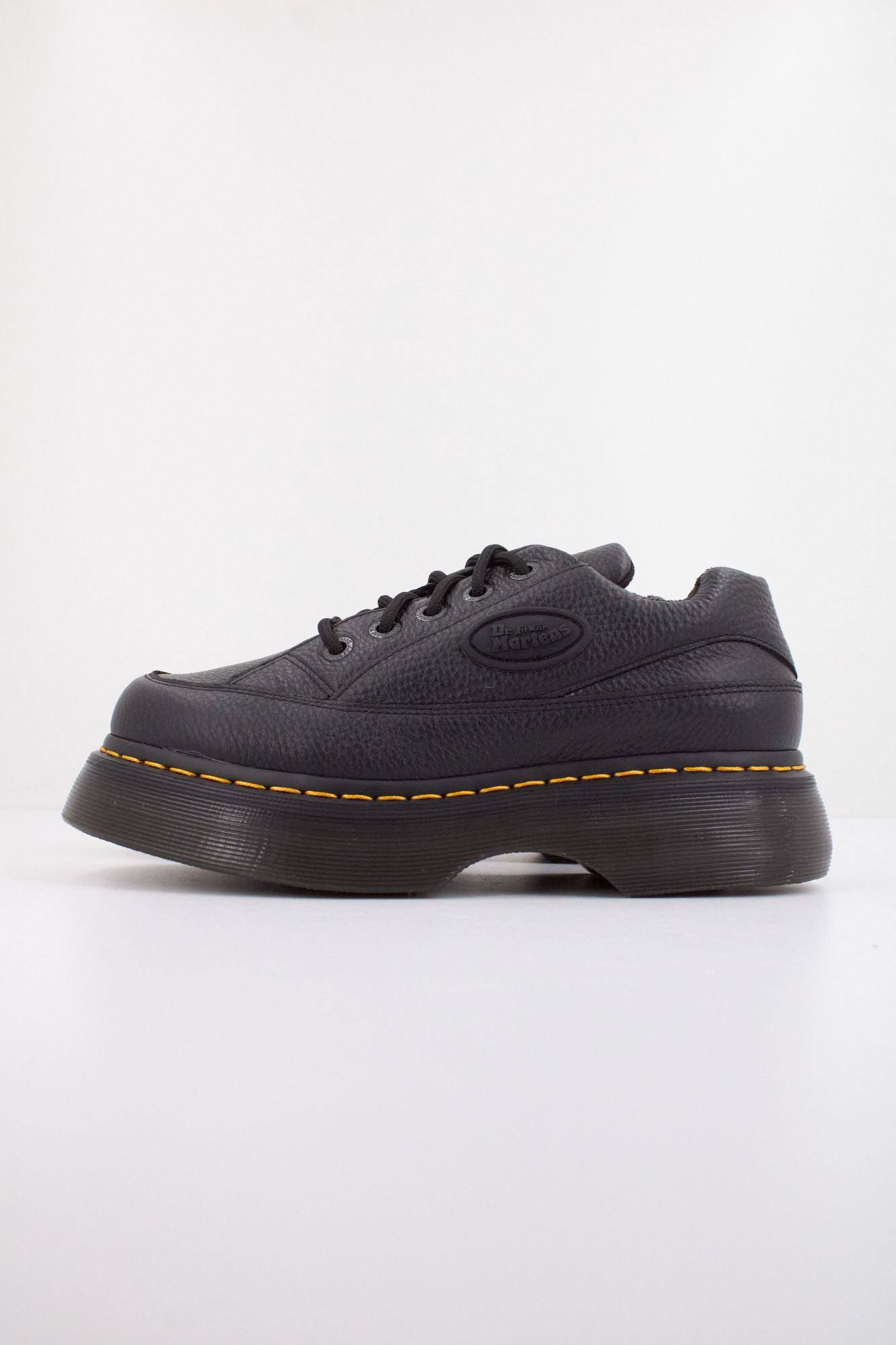 DR. MARTENS BUZZ 5I en color NEGRO (1)