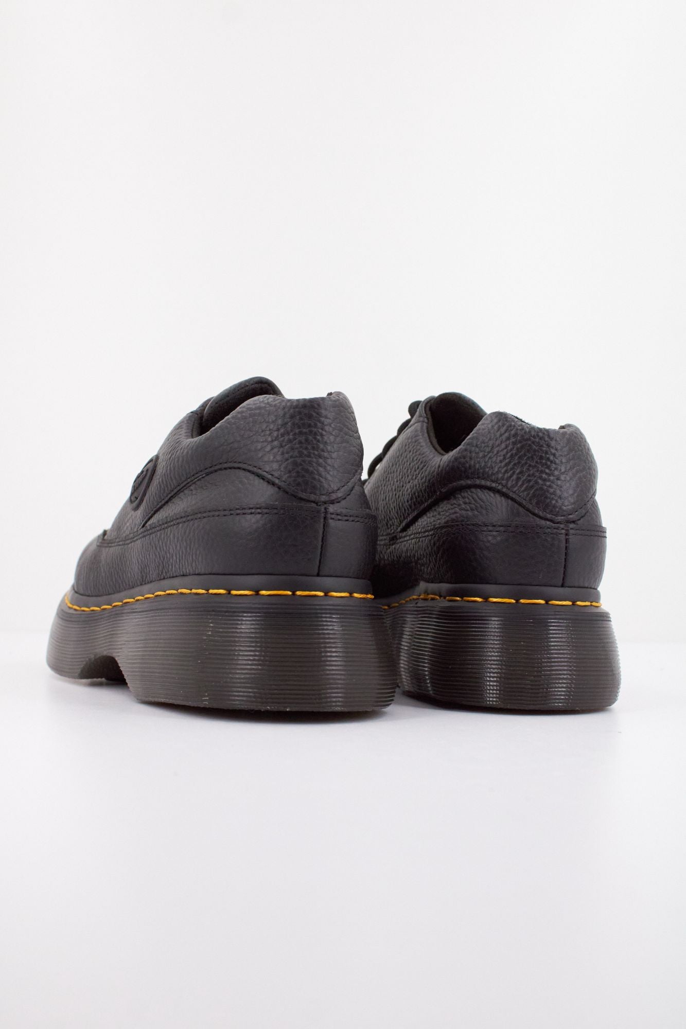 DR. MARTENS BUZZ 5I en color NEGRO (4)
