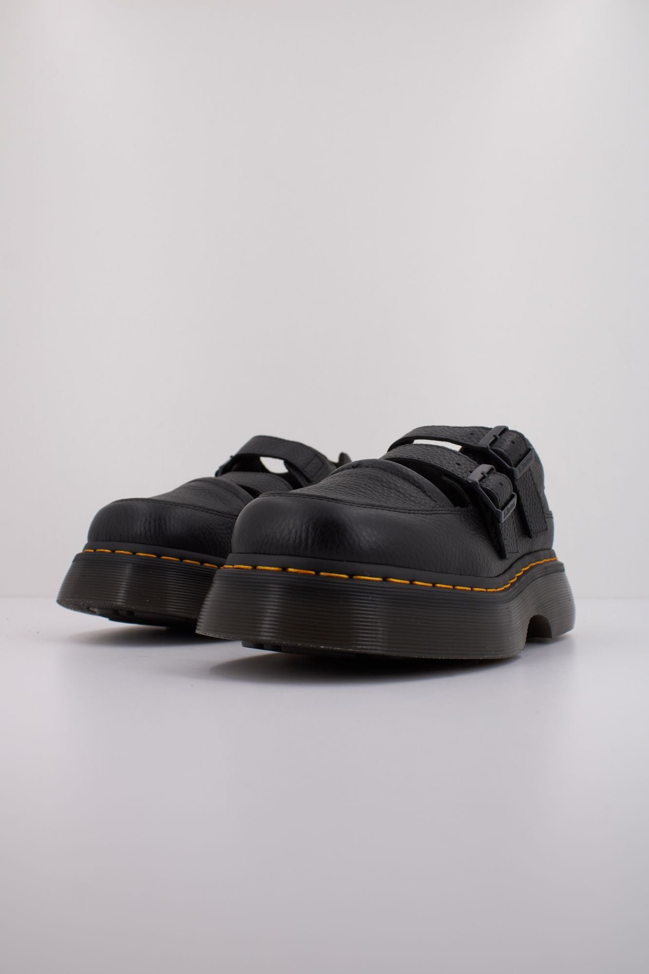 DR. MARTENS BUZZ MJ en color NEGRO (2)