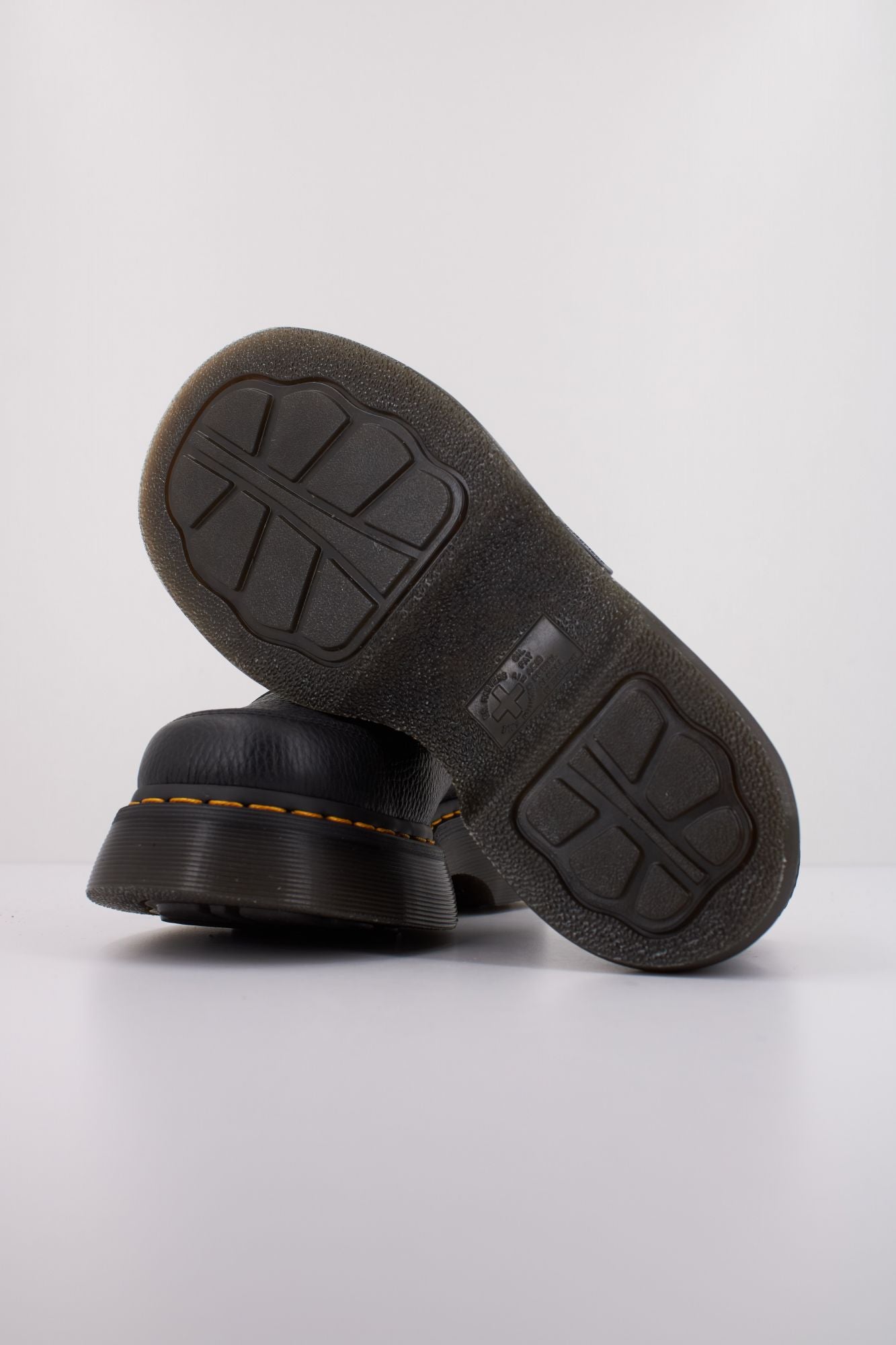 DR. MARTENS BUZZ MJ en color NEGRO (5)