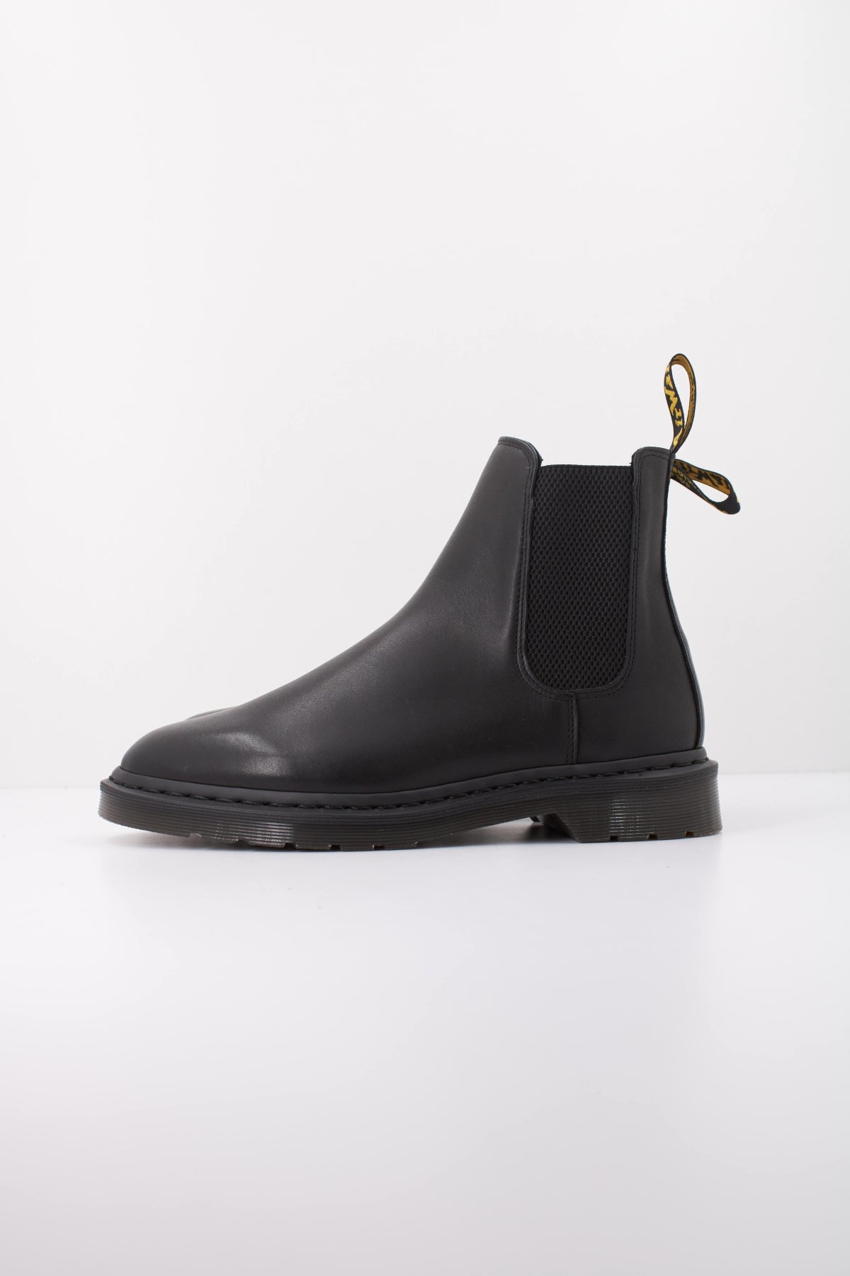 DR. MARTENS 41103001DM  en color NEGRO (1)
