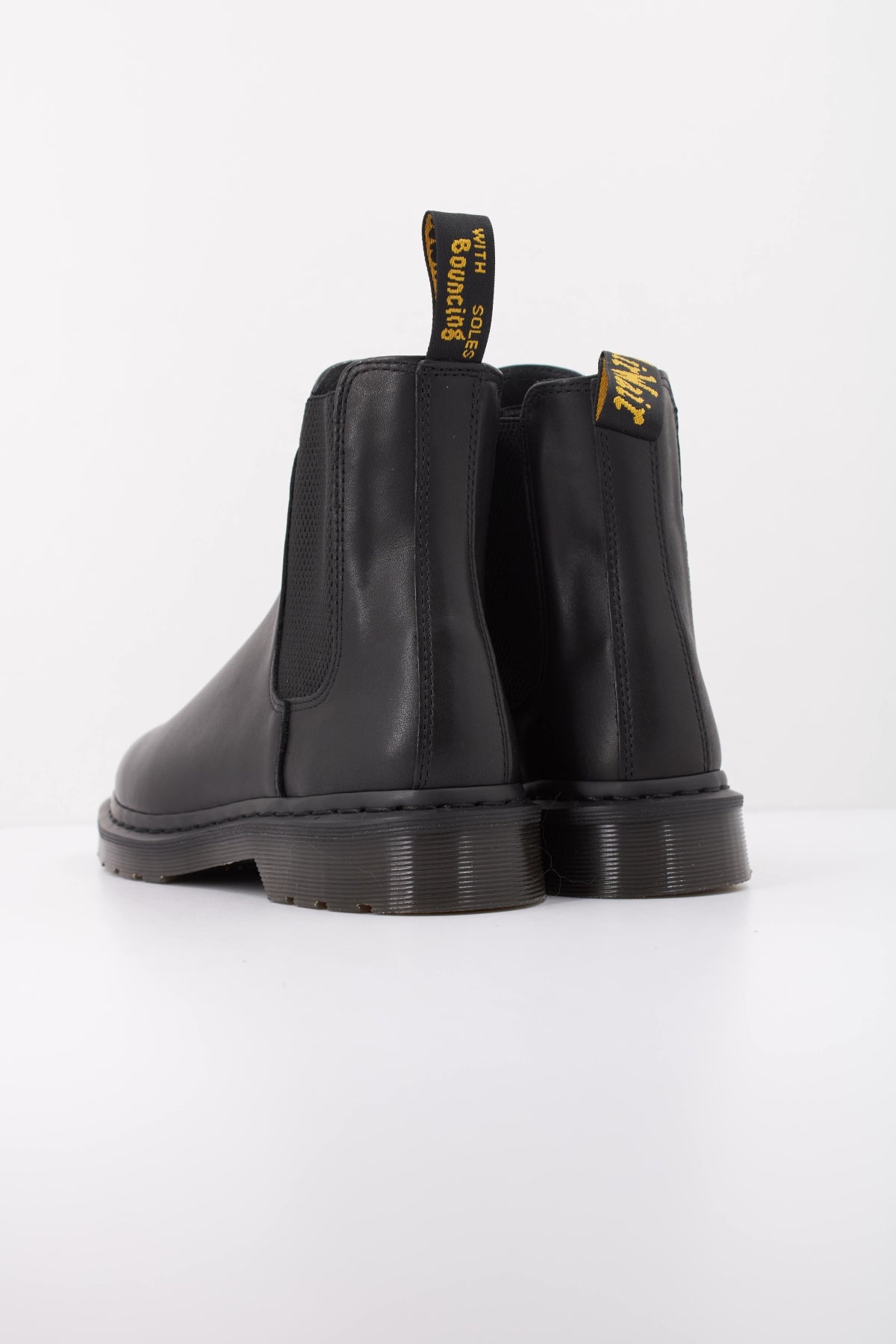 DR. MARTENS 41103001DM  en color NEGRO (4)