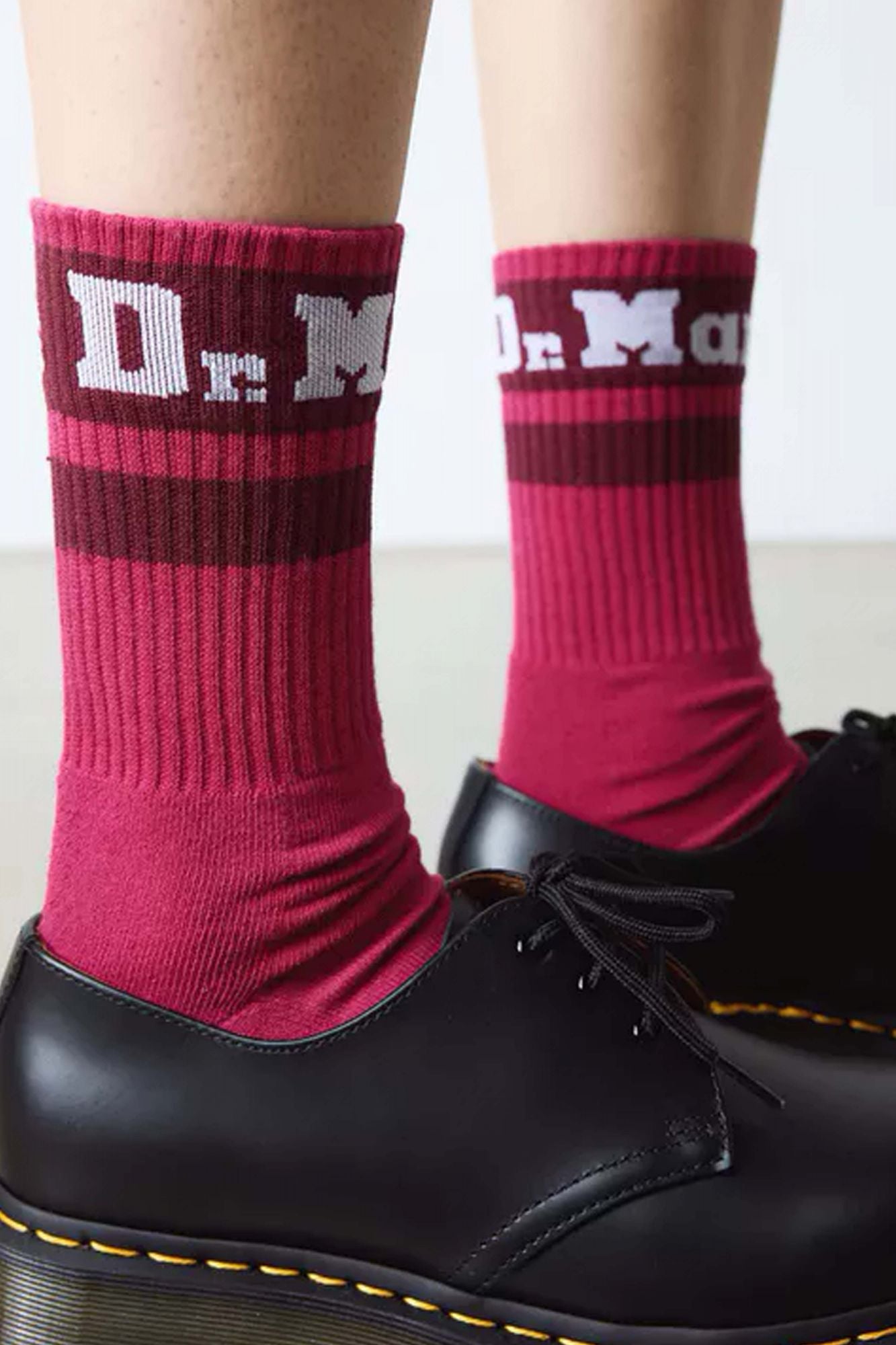 DR. MARTENS AC681651 en color ROSA (1)