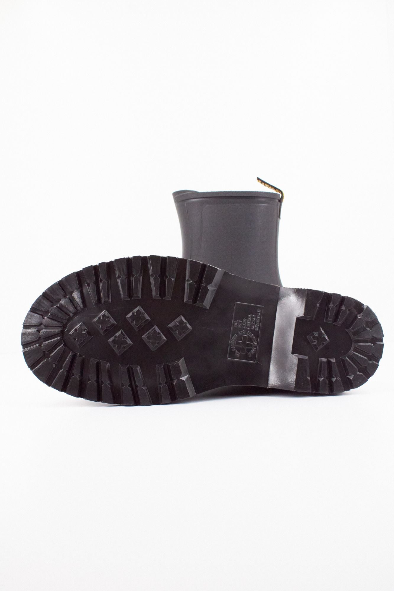 DR. MARTENS 1460 RAIN en color NEGRO (4)