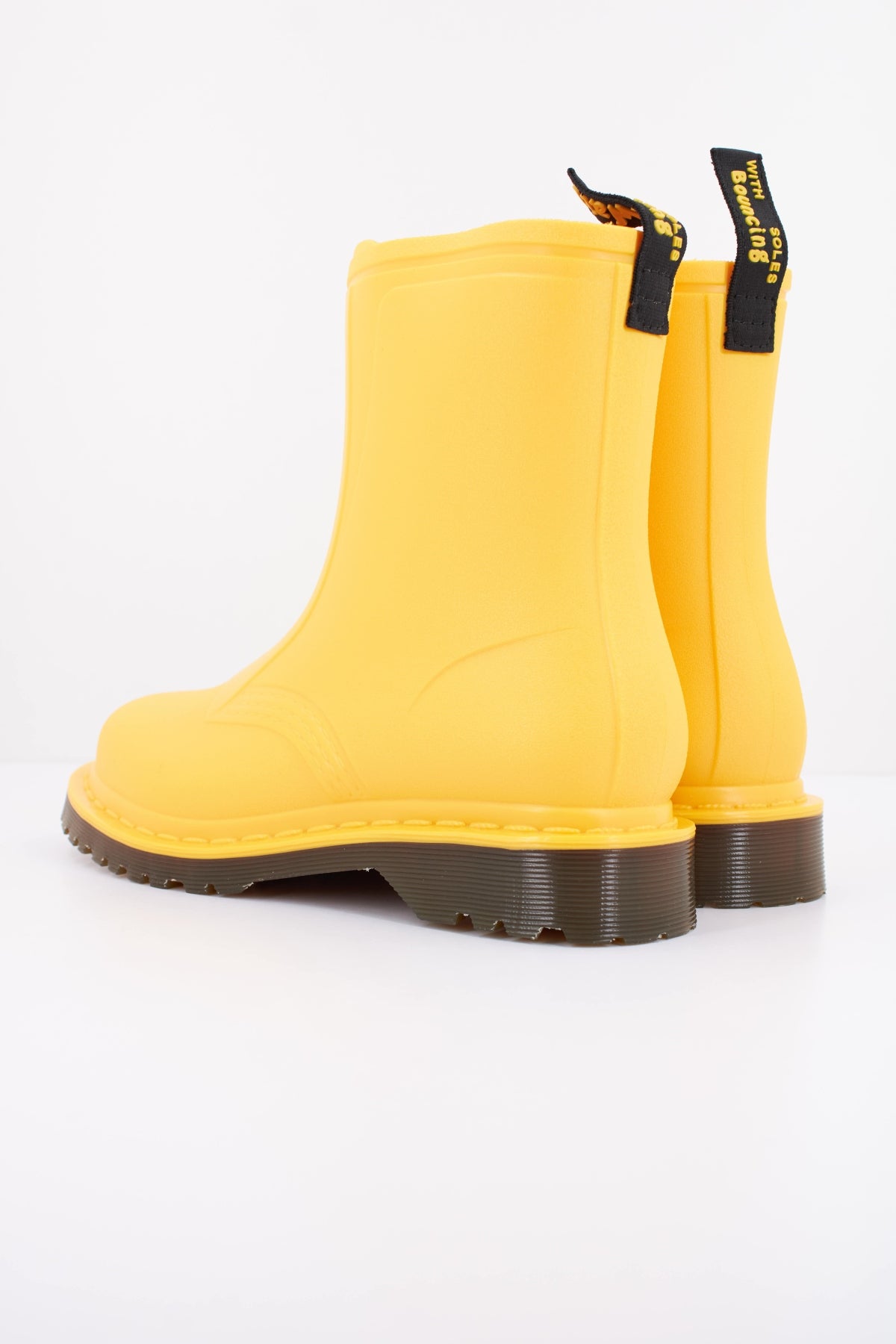 DR. MARTENS RAIN DMS en color AMARILLO (4)