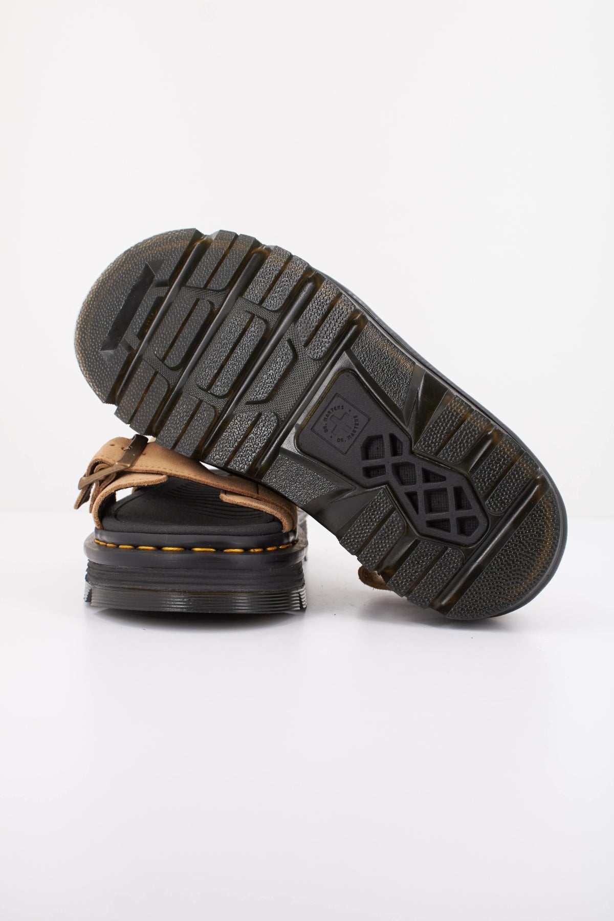 DR. MARTENS ZEBZAG SANDAL en color MARRON (5)