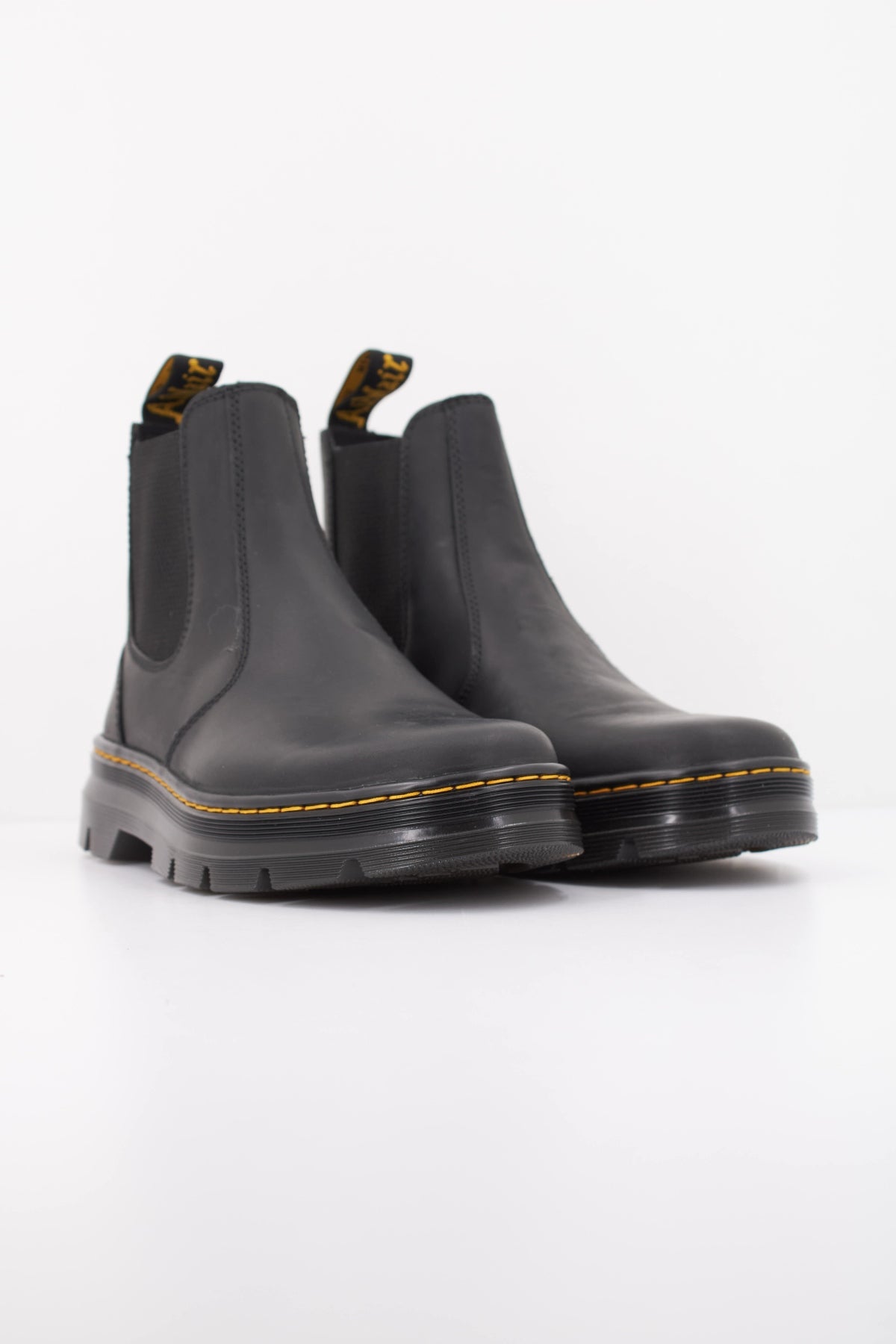 DR. MARTENS 26002001DM EMBURY en color NEGRO (2)
