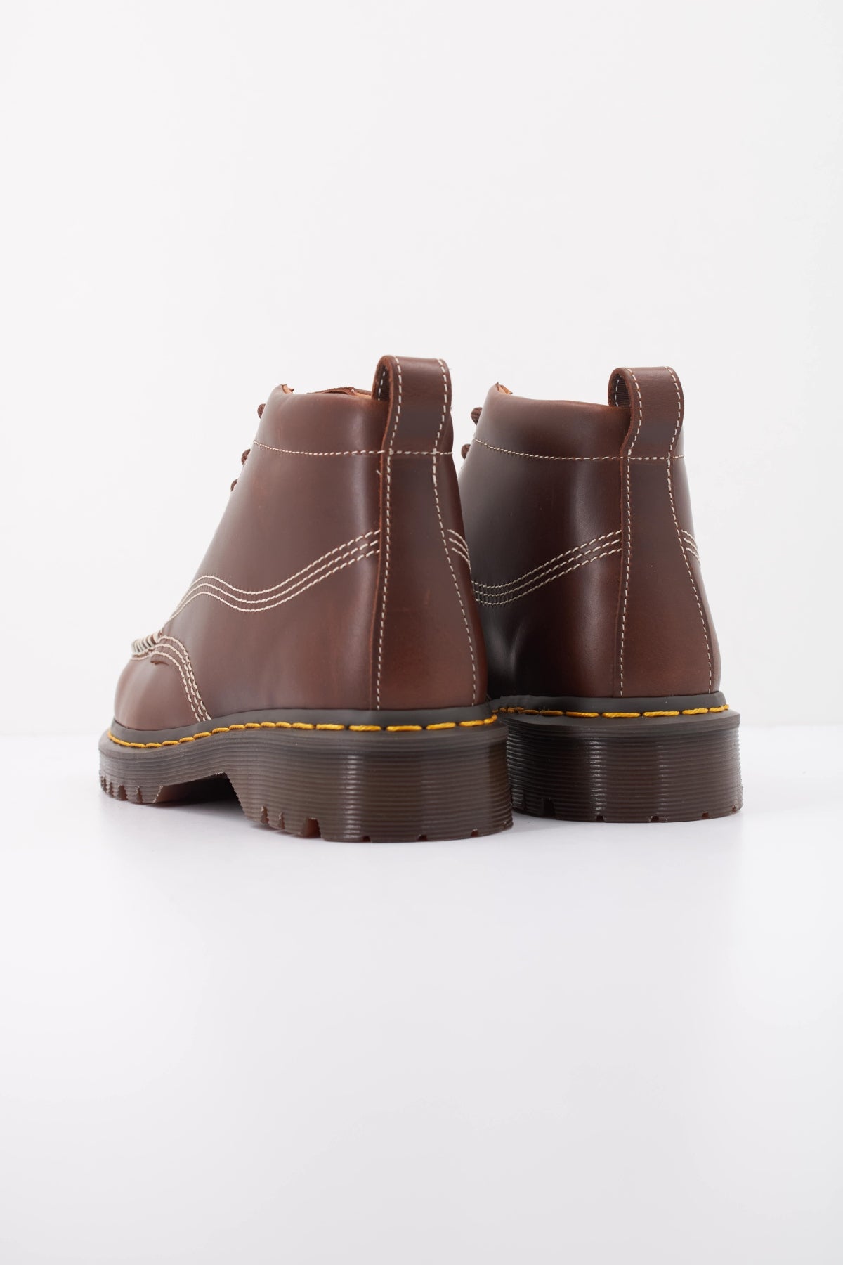 DR. MARTENS LOWELL CHUKKA en color MARRON (4)
