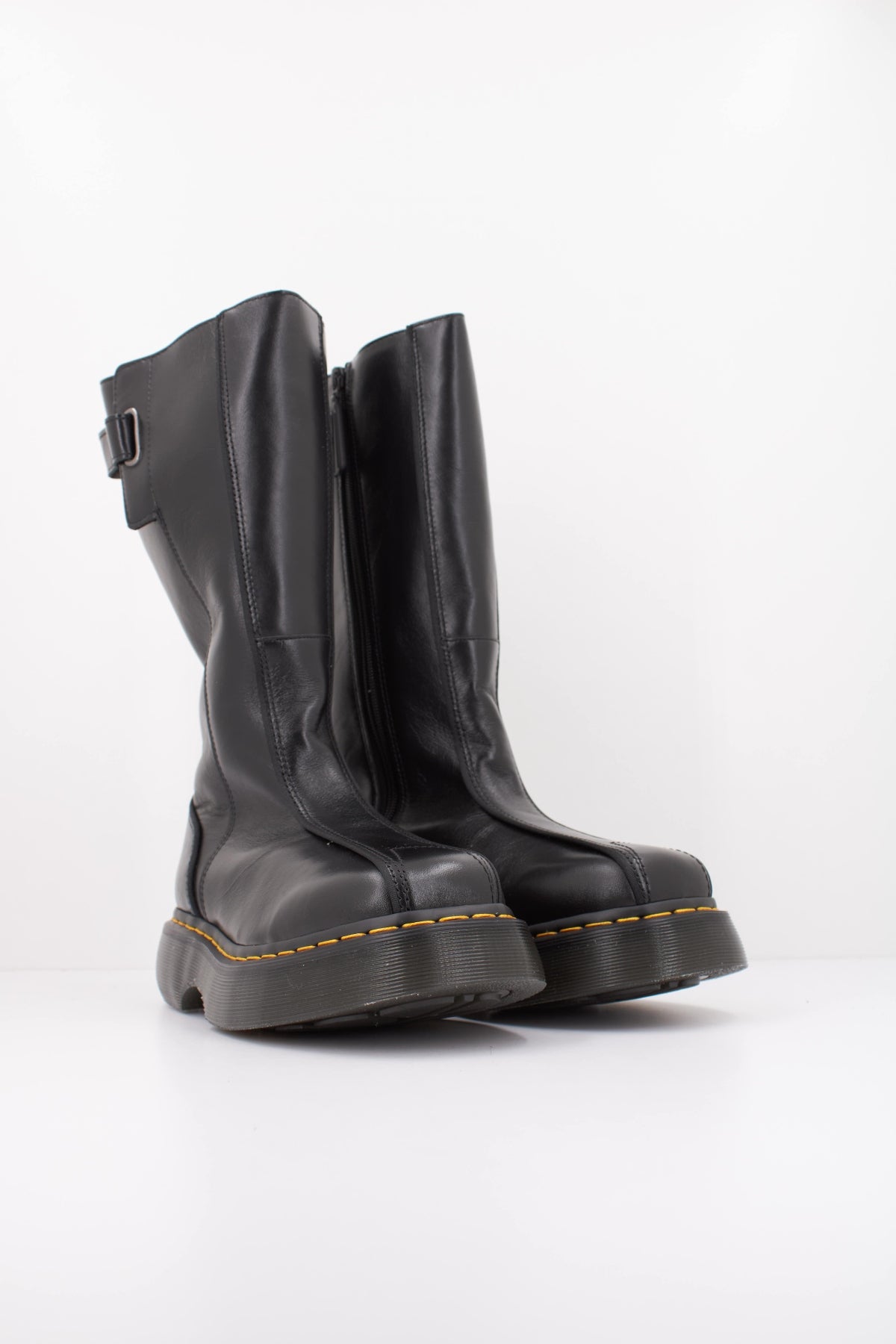 DR. MARTENS BUZZ HI 43156001 en color NEGRO (2)