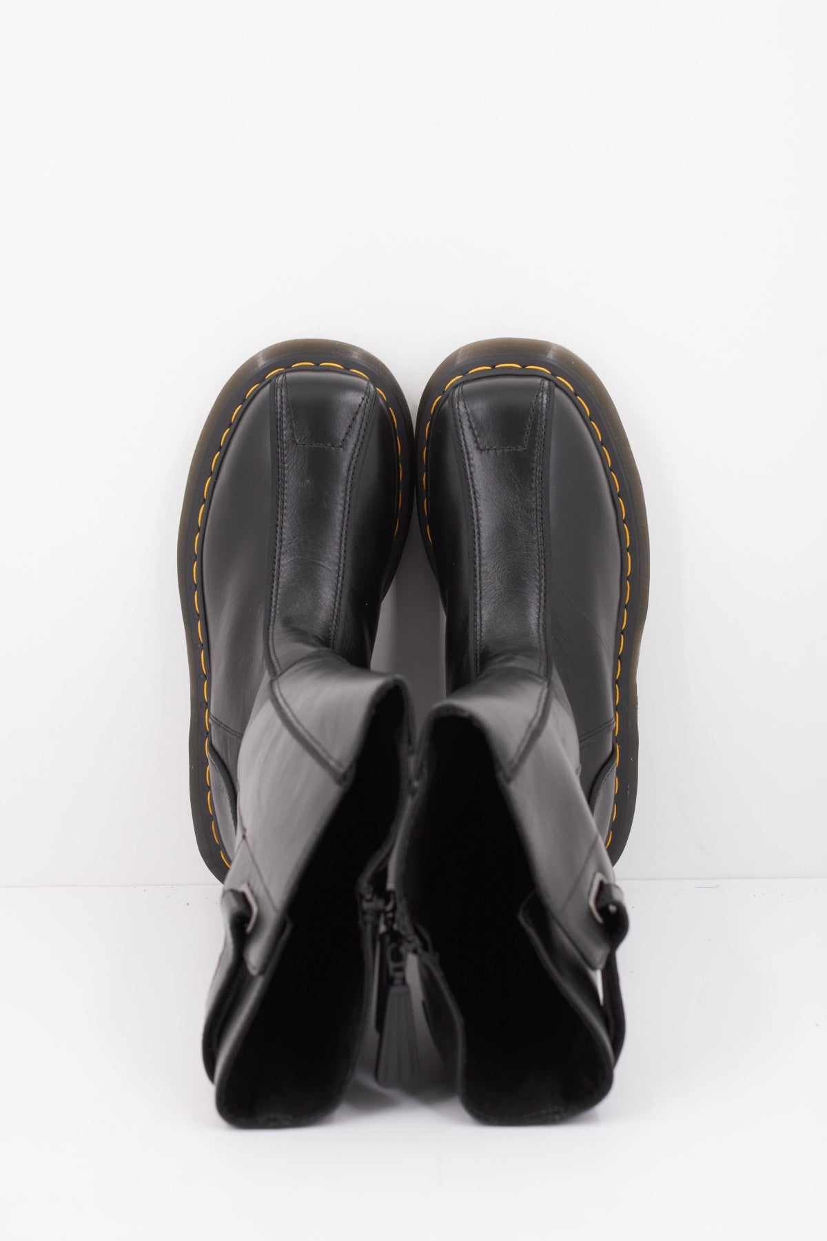 DR. MARTENS 43156001DM en color NEGRO (3)