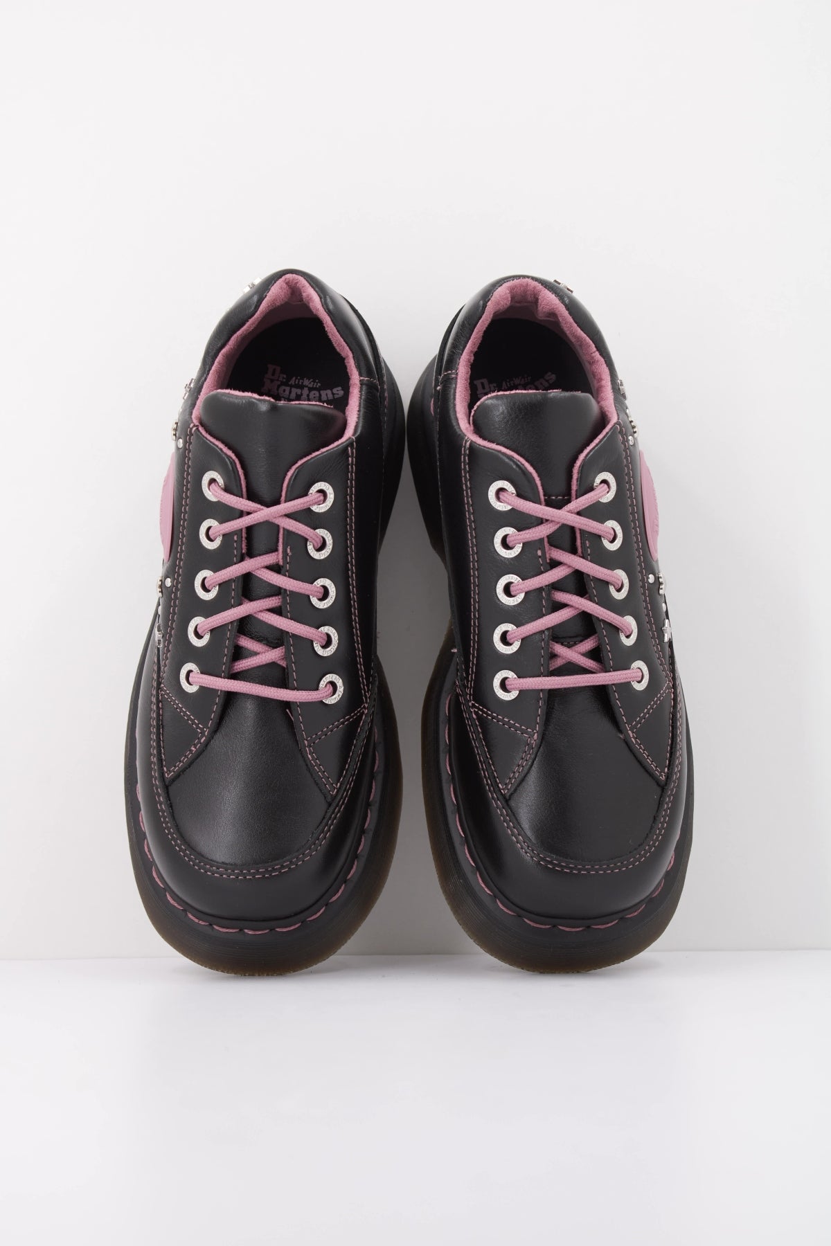 DR. MARTENS BUZZ 5I HS en color NEGRO (3)