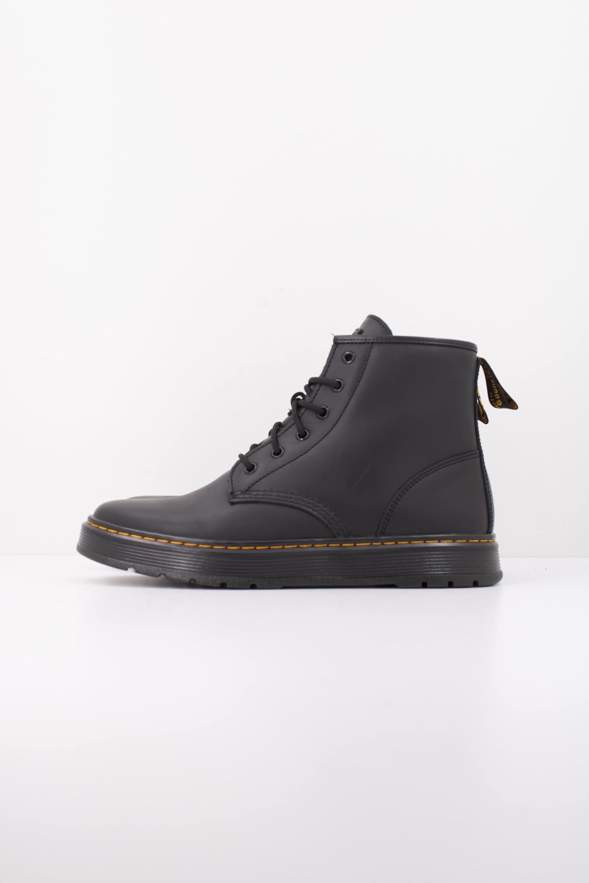 DR. MARTENS BROOKLINE CHUKKA en color NEGRO (1)