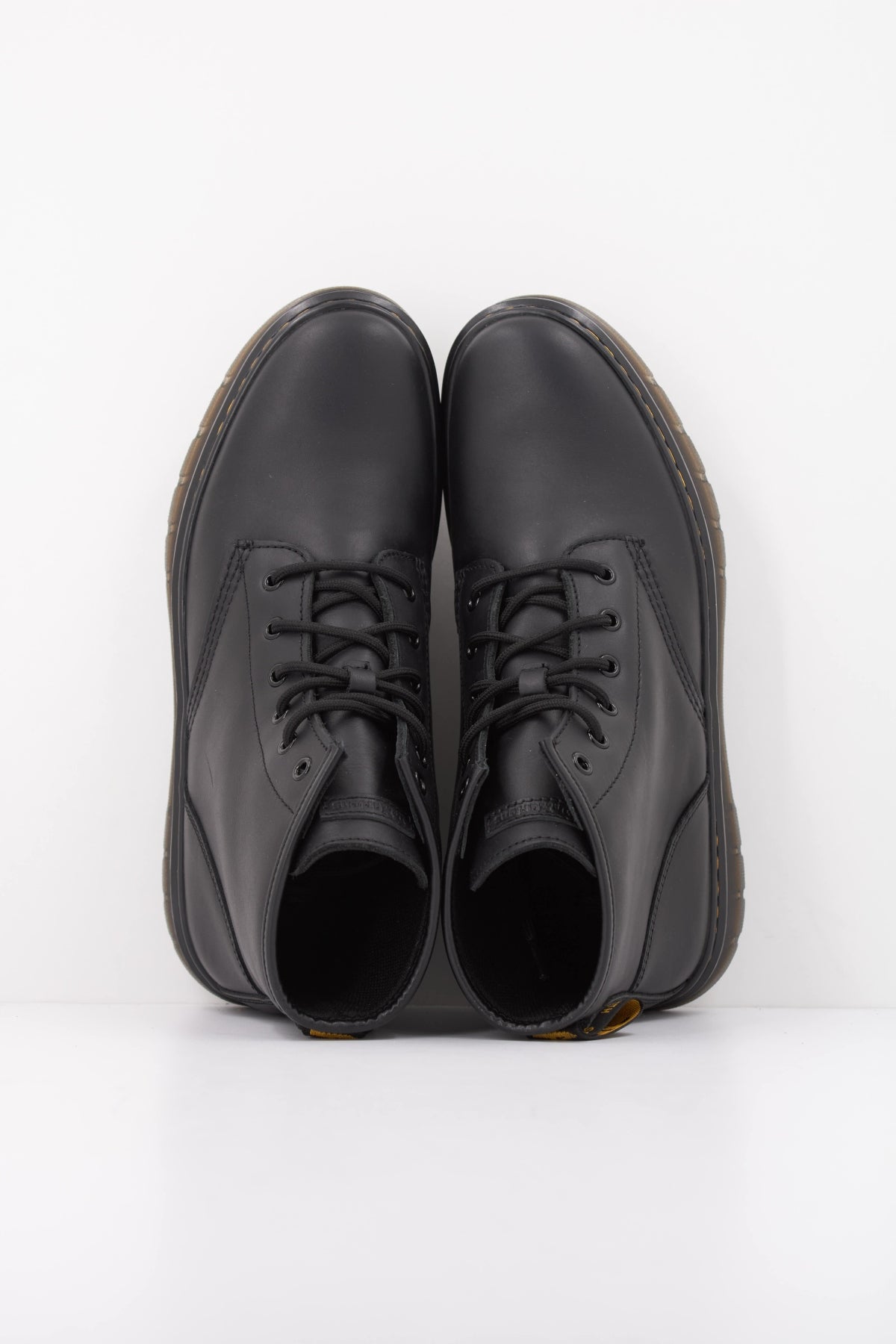 DR. MARTENS BROOKLINE CHUKKA en color NEGRO (3)