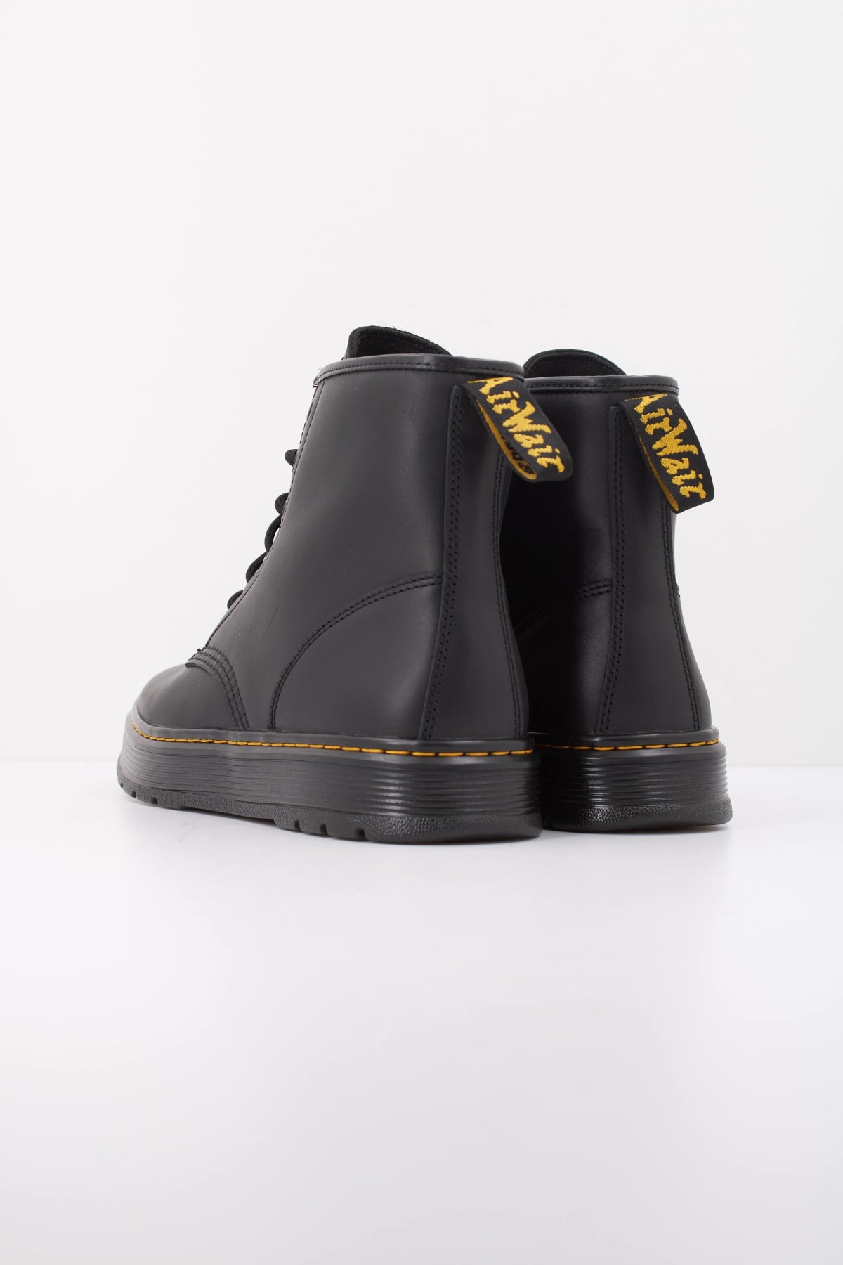 DR. MARTENS BROOKLINE CHUKKA en color NEGRO (4)