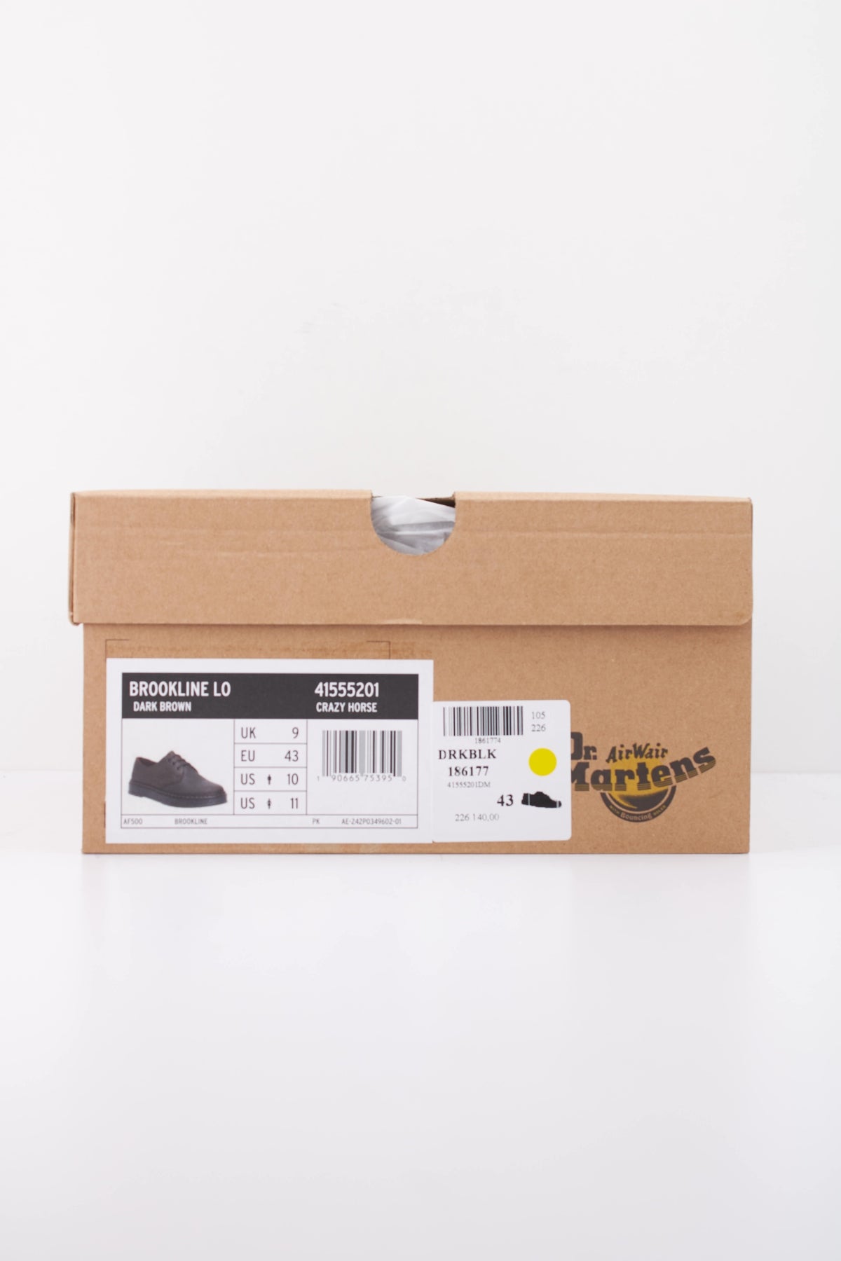 DR. MARTENS BROOKLINE LO 3 EYE SHOE DARK en color MARRON (6)