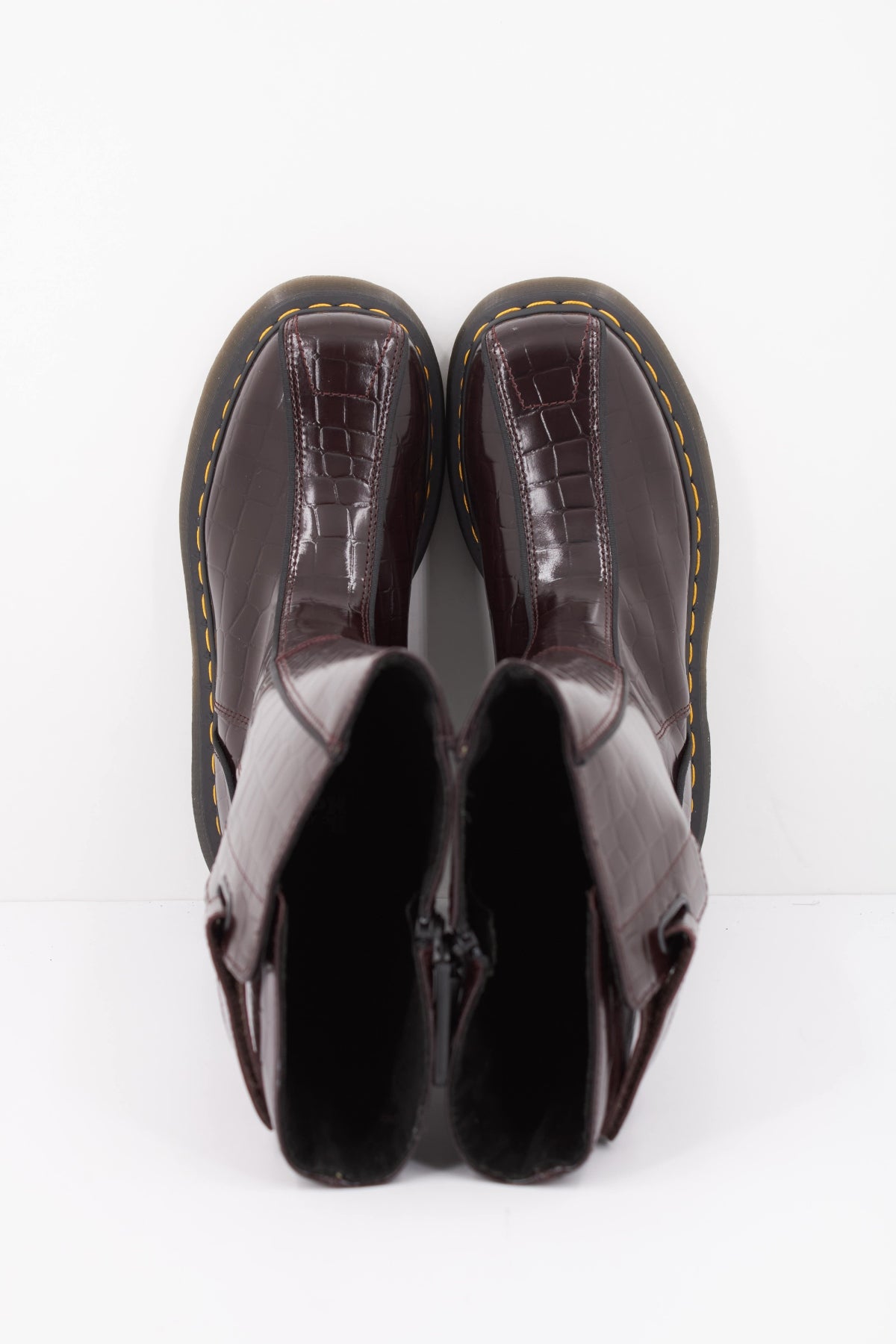 DR. MARTENS BUZZ HI 43172600 en color BURDEOS (3)