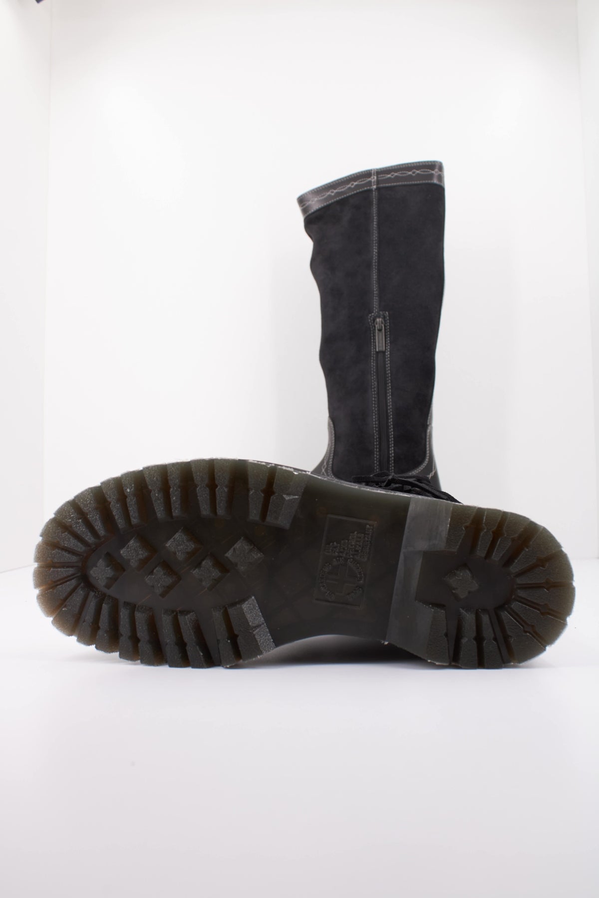 DR. MARTENS 43173001DM en color NEGRO (5)